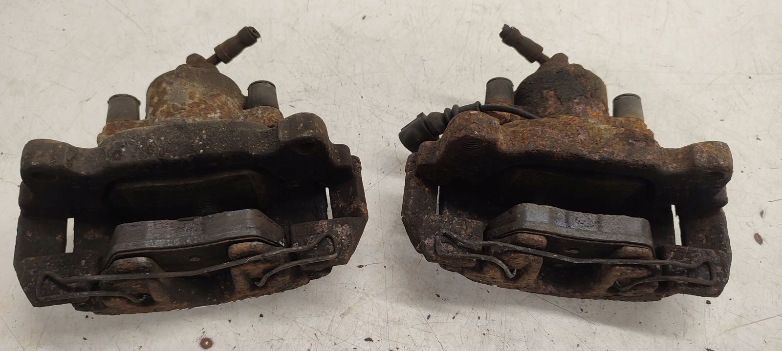 caliper front front right left VW Touran and LIFT 1,4 TSI