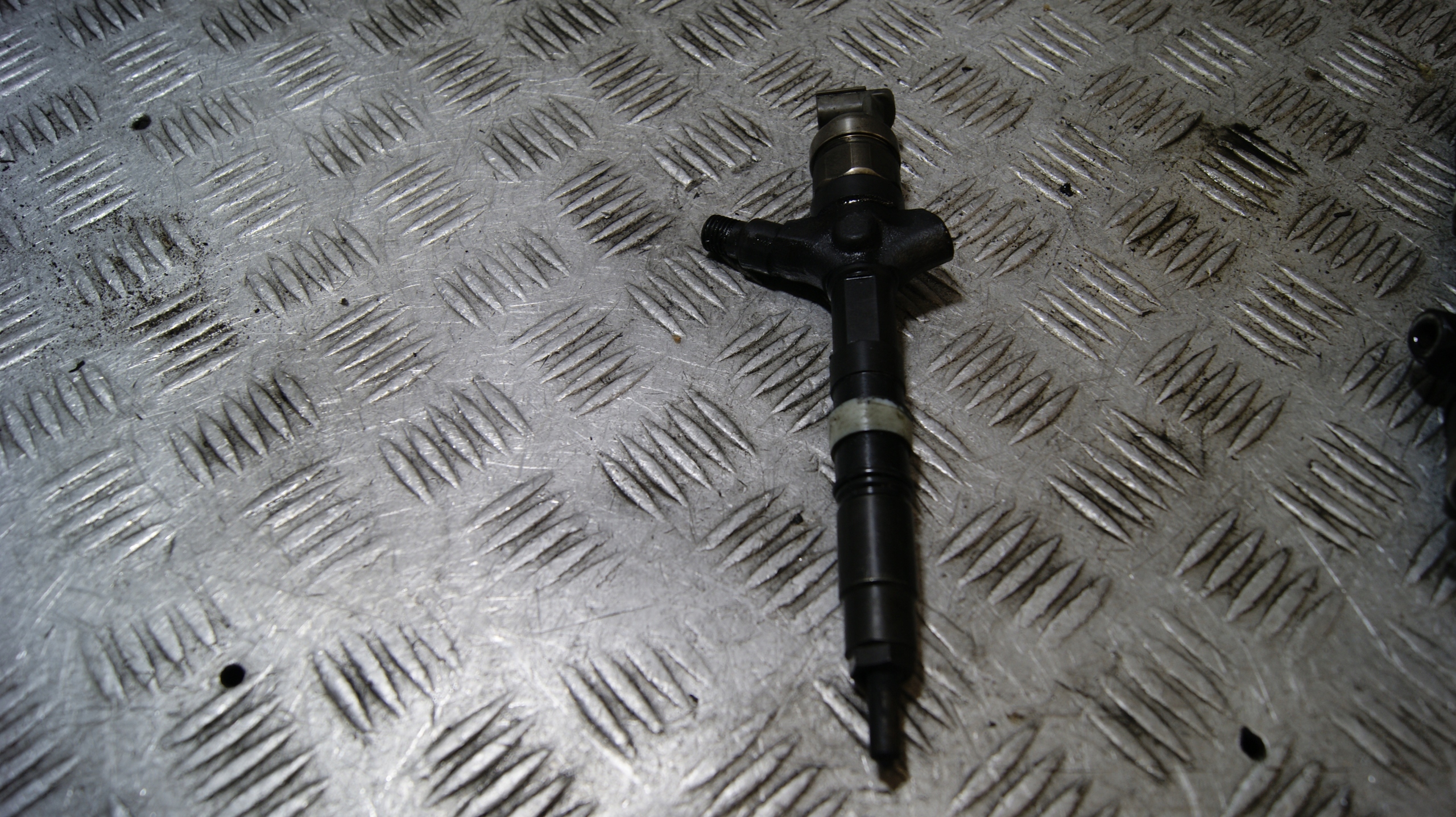 WTRYSKI WTRYSKIWACZE KOMPLET TOYOTA AVENSIS T25 23670-0G010 DENSO 2.0 D4D