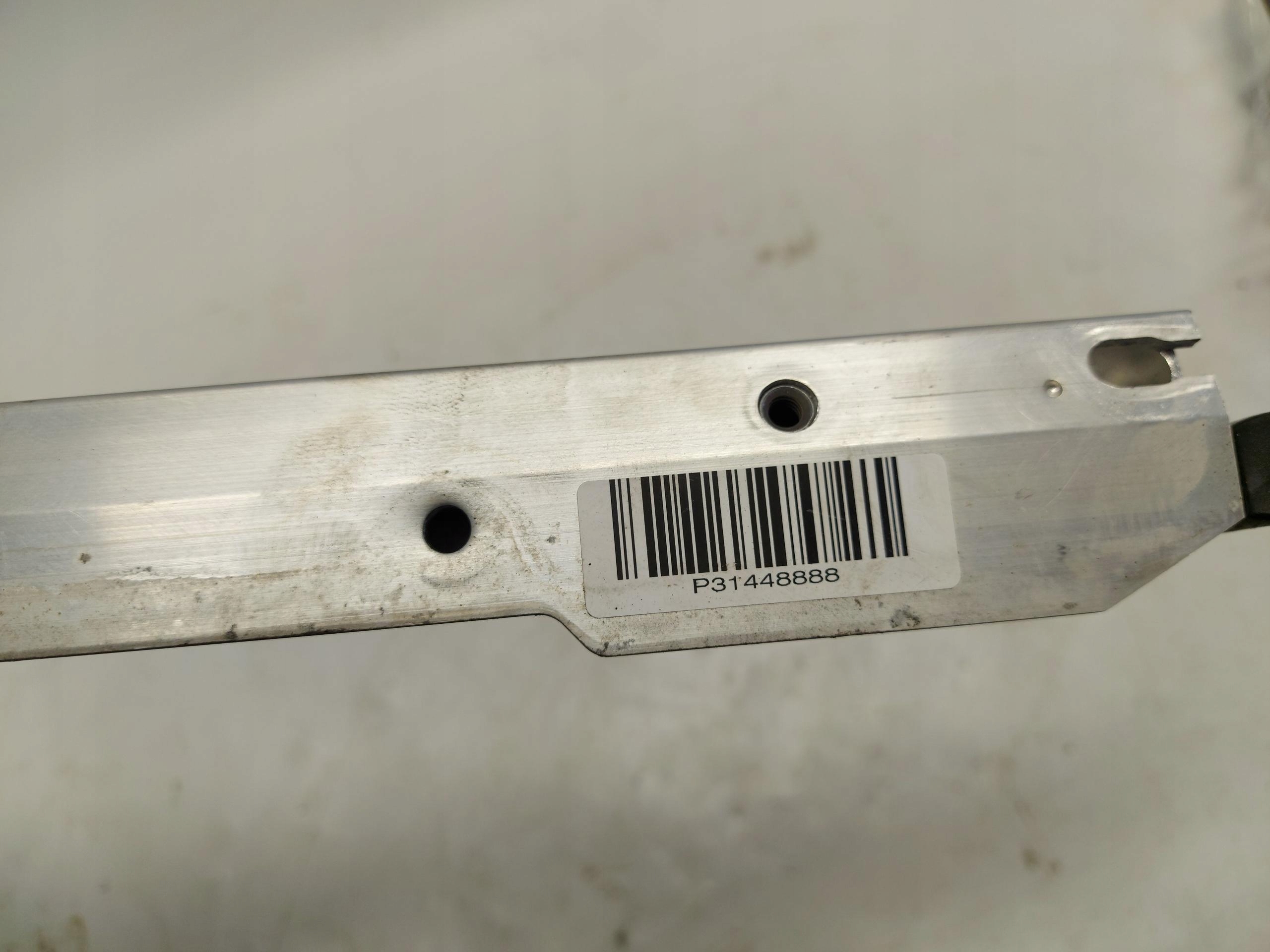 VOLVO XC60 II T8 Traverse Console Avant 31448888