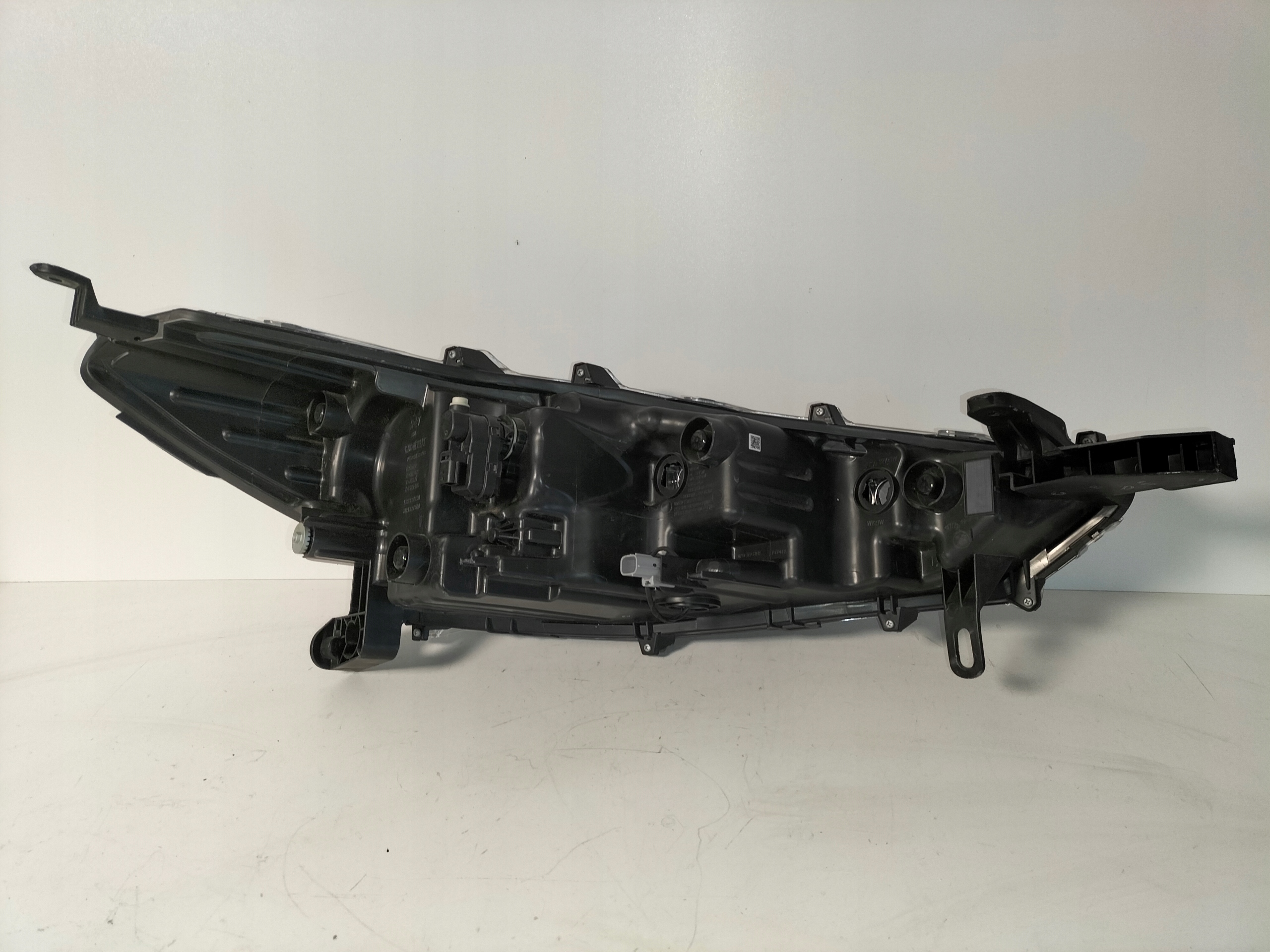 light front reflektor left TOYOTA COROLLA CROSS 20- LED