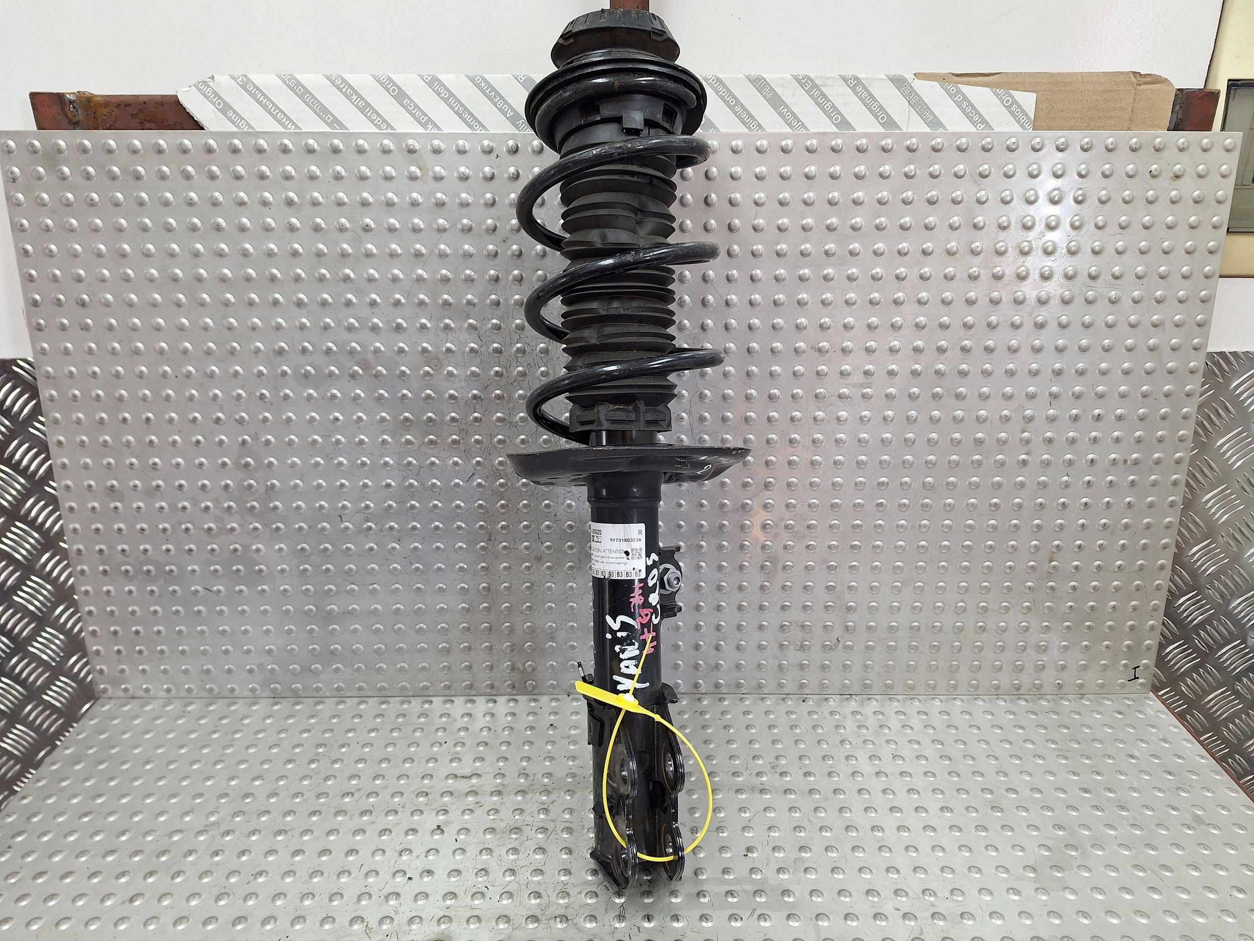 shock absorber right front TOYOTA YARIS CROSS 20-26 48510-0DG20