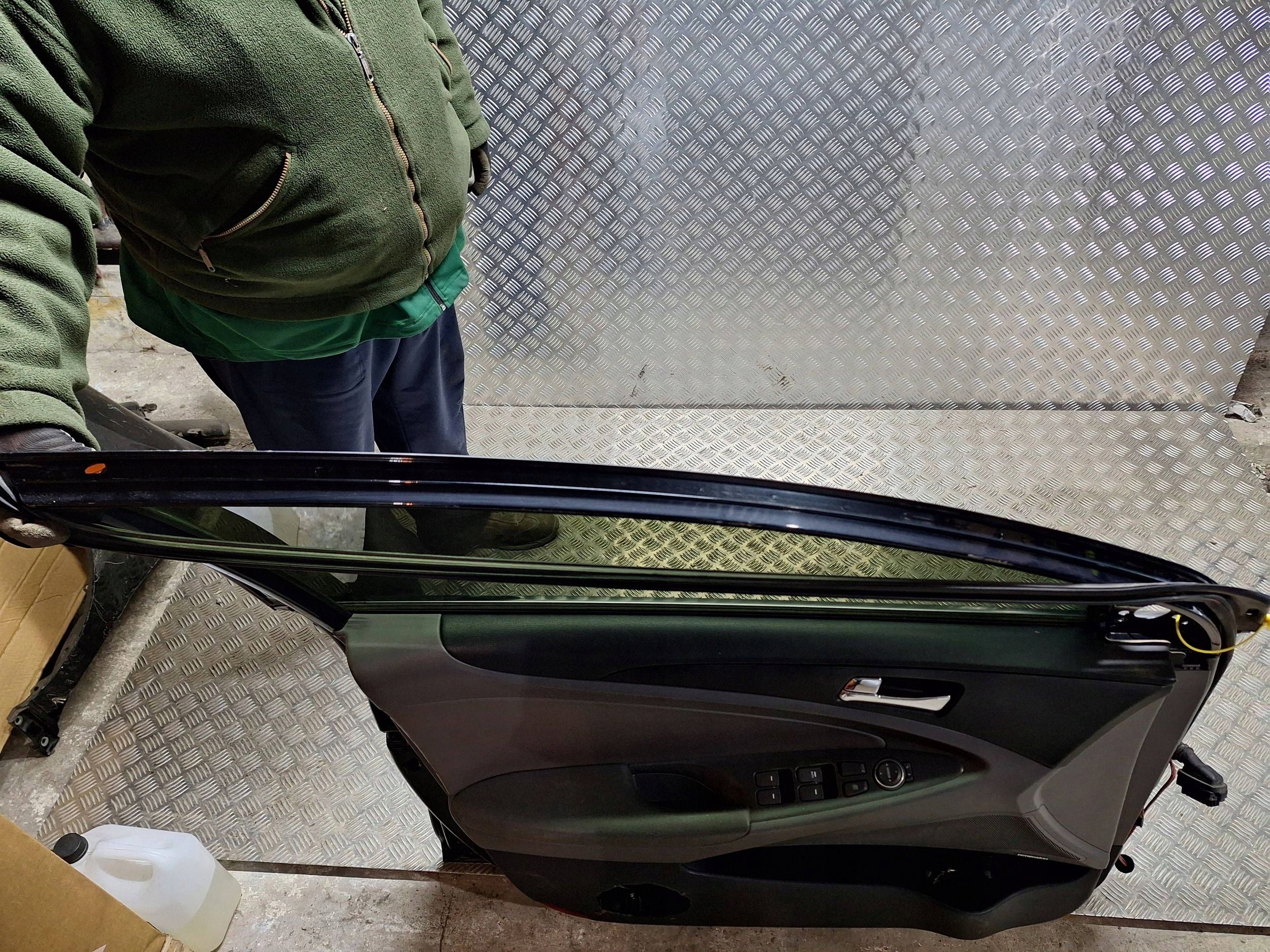 door left front HYUNDAI SONATA VI 09-15 complete