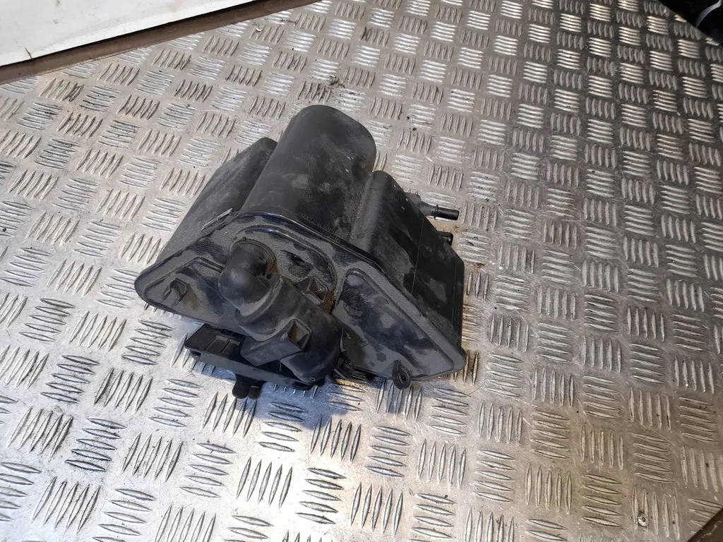 A2464700059 - Mercedes-Benz CLA C117 W117 2017 вугільний фільтр