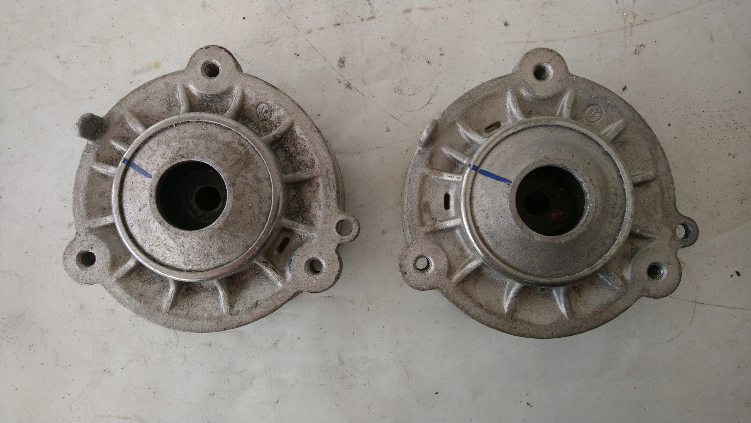 LOZYSKO amortizera prednji dio AUDI A4 B9 8W0413333