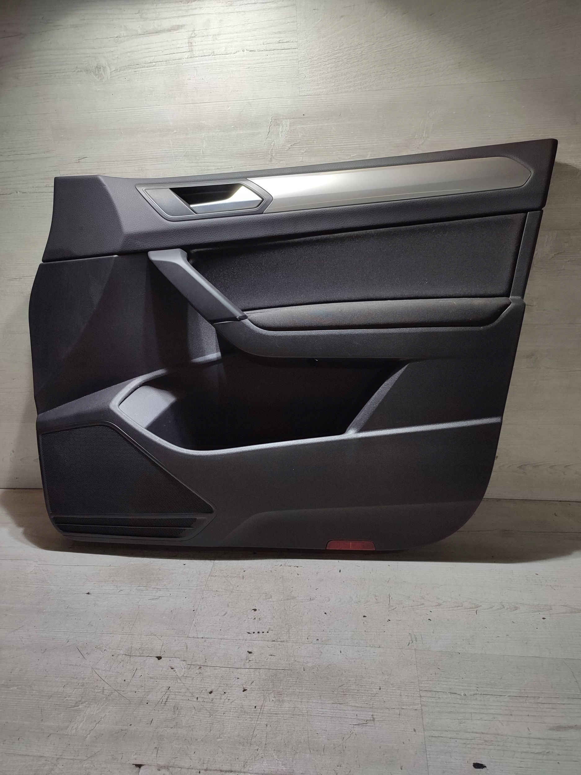 Volkswagen Touran III 2020 front right side upholstery