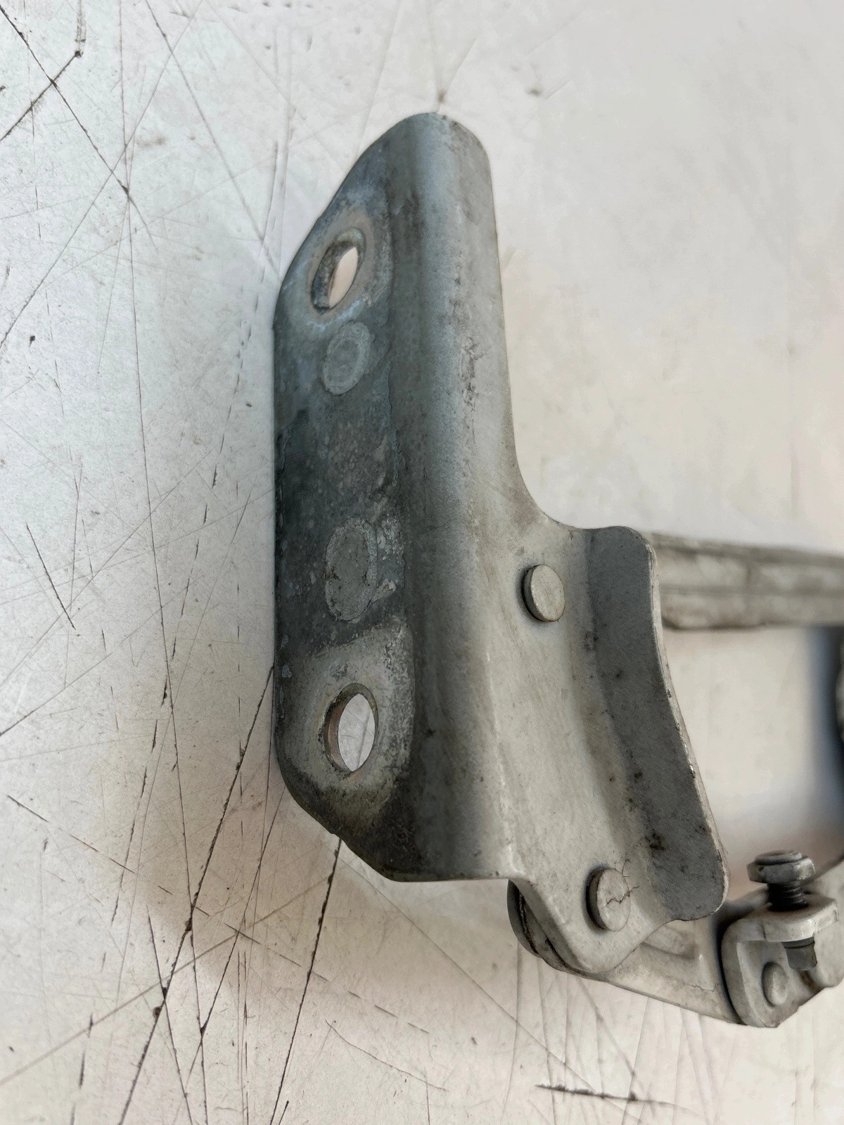hinge bonnets front front right Volkswagen Touran and Lift