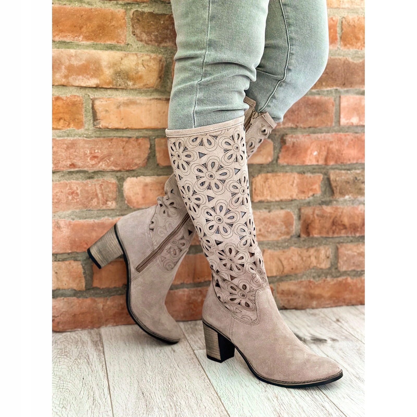 Kožené kozačky z přírodní nubukové kůže na podpatku, béžové, velikost 40