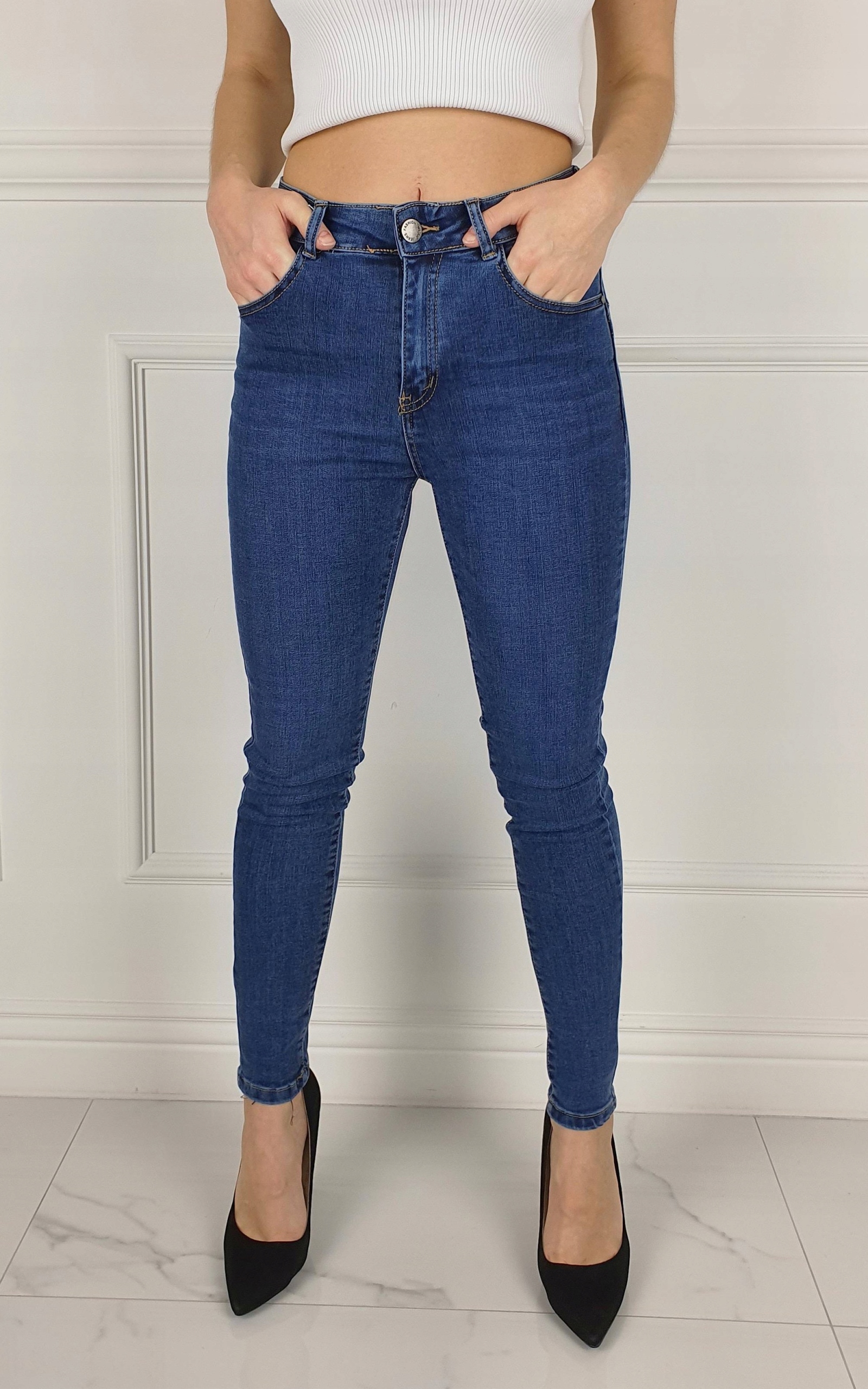 #KLASYCZNE SPODNIE DAMSKIE - JEANSOWE DOPASOWANE Zapięcie zamek