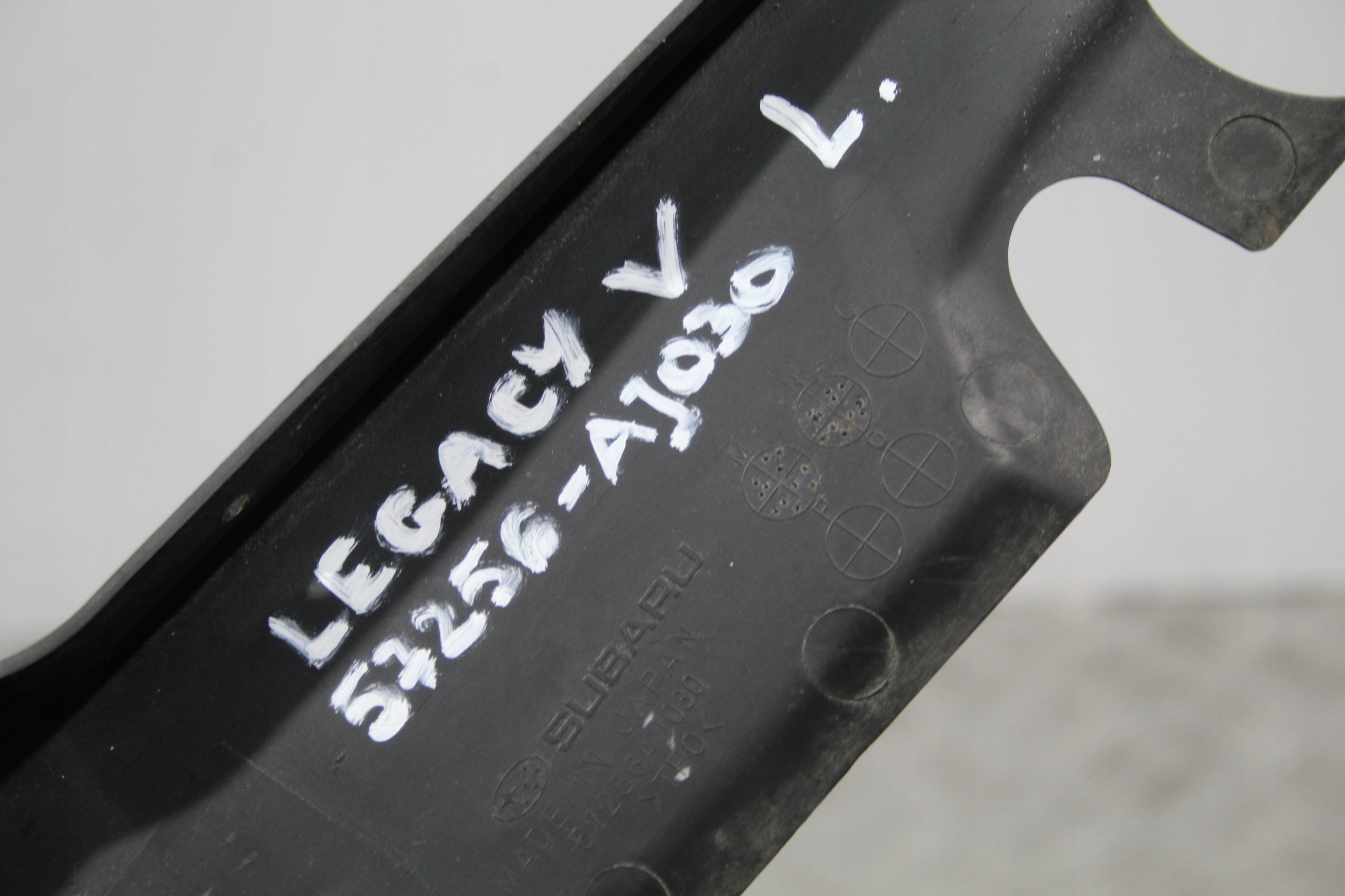 joint couverture aile gauche SUBARU LEGACY V 5