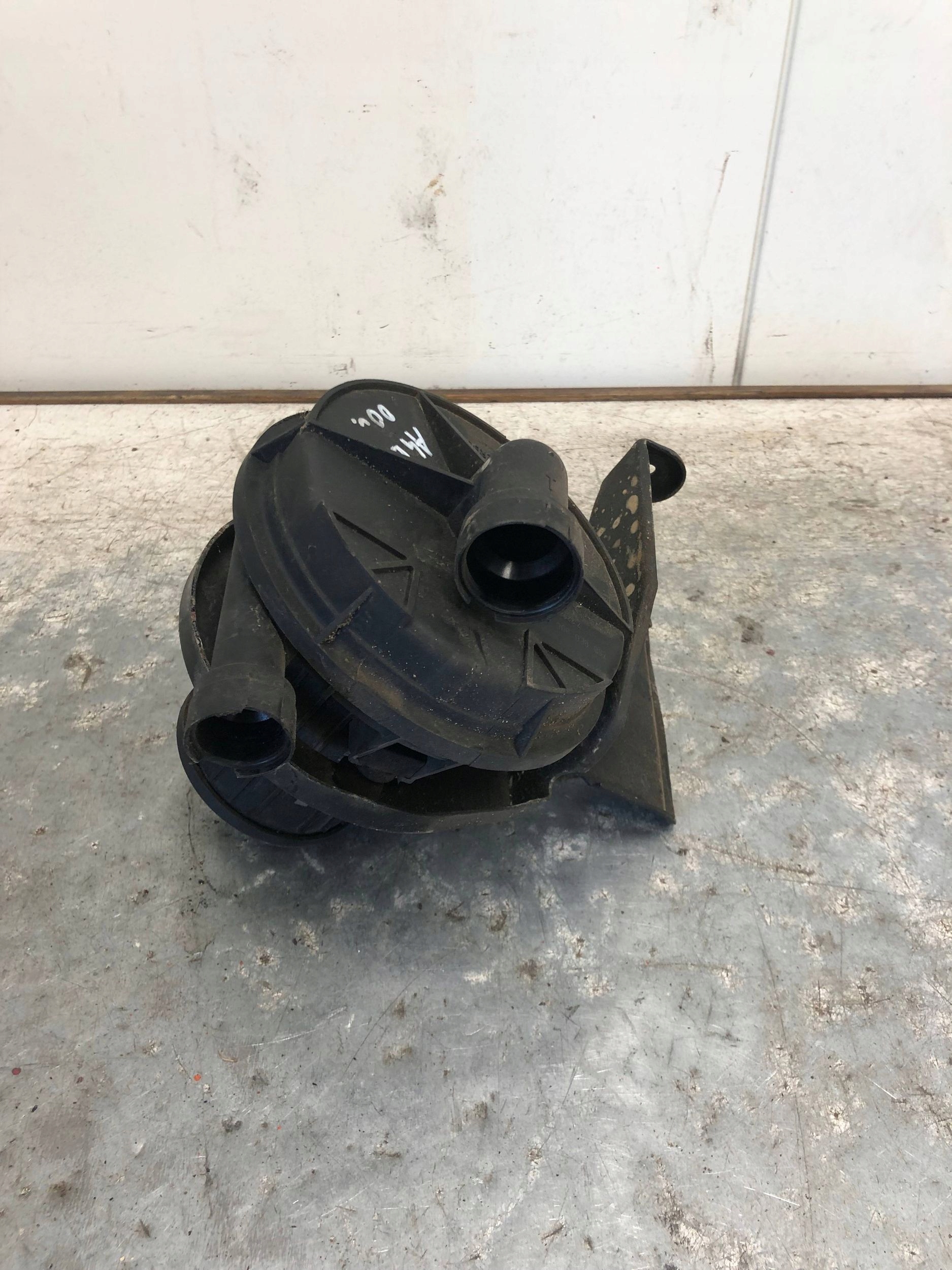 pump air WTORNEGO AUDI A4 B6 8E0906613B