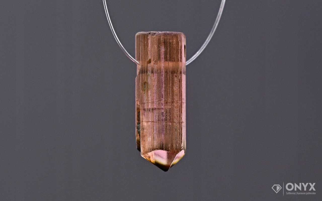 Turmalín provrtaný přírodní křišťál 13x5 mm