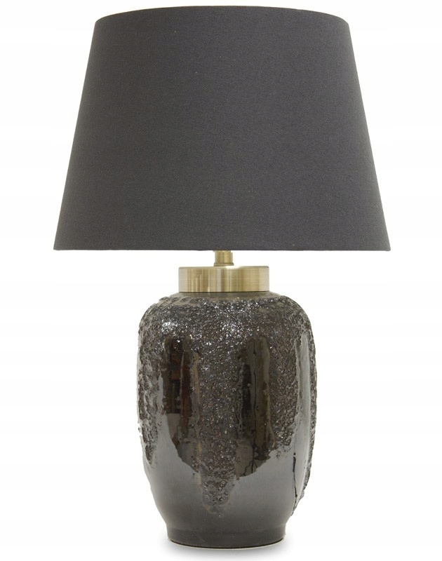 Stolová lampa s čiernym tienidlom a keramickou základňou, elegantný doplnok