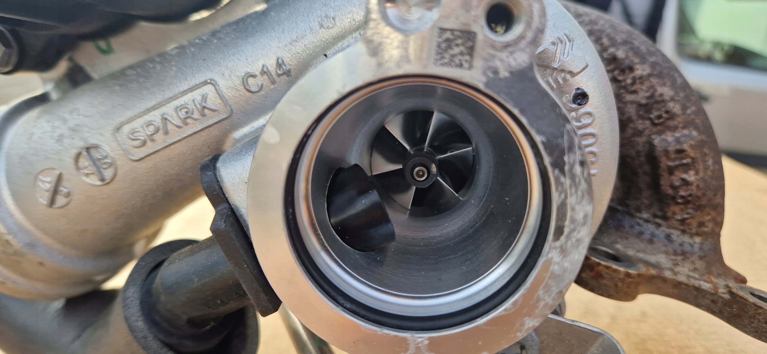 Turbo 05C145701B VW SKODA Comme Neuf KPL