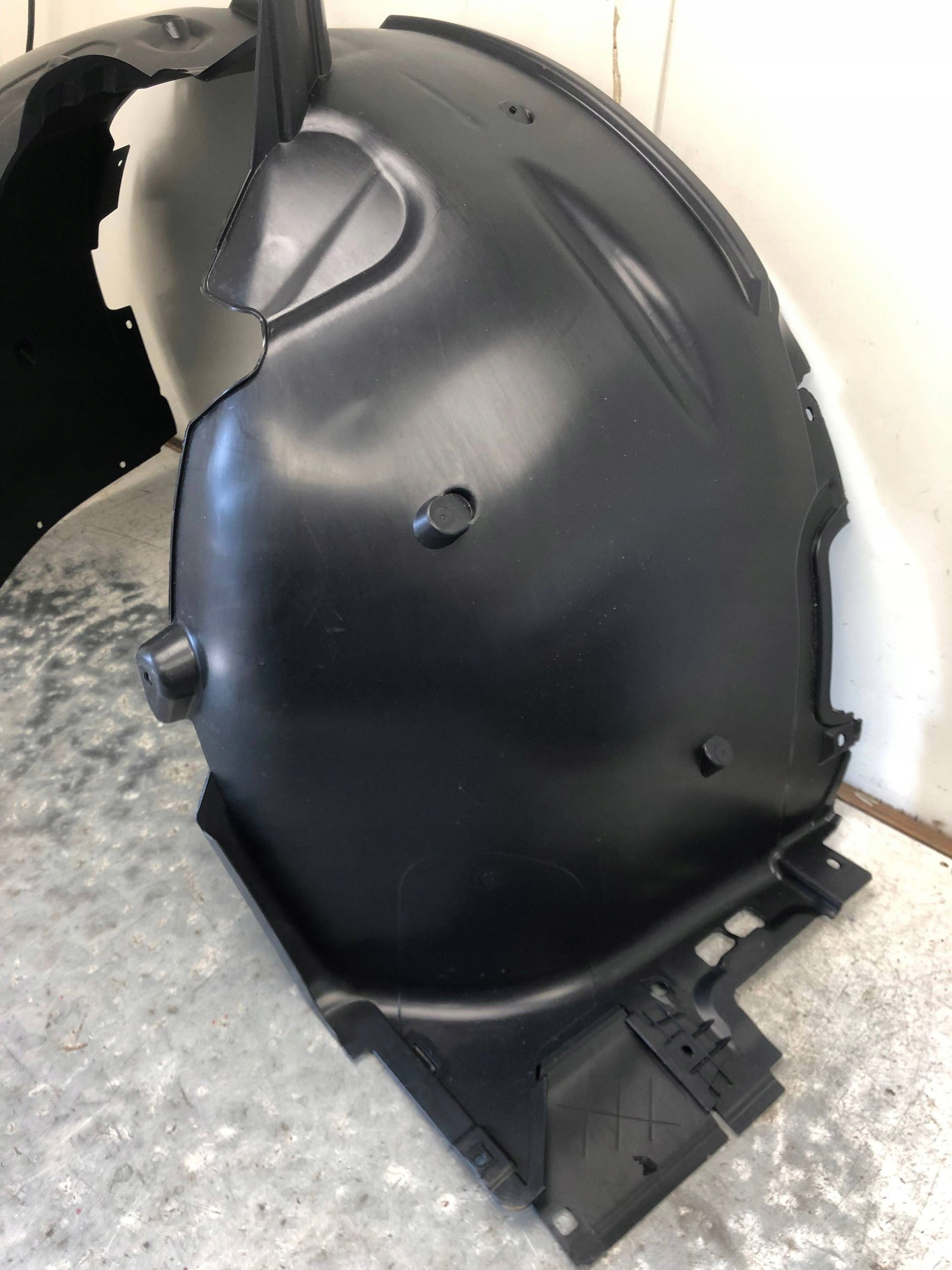 mudguard right front AUDI Q2 81M 81M821172