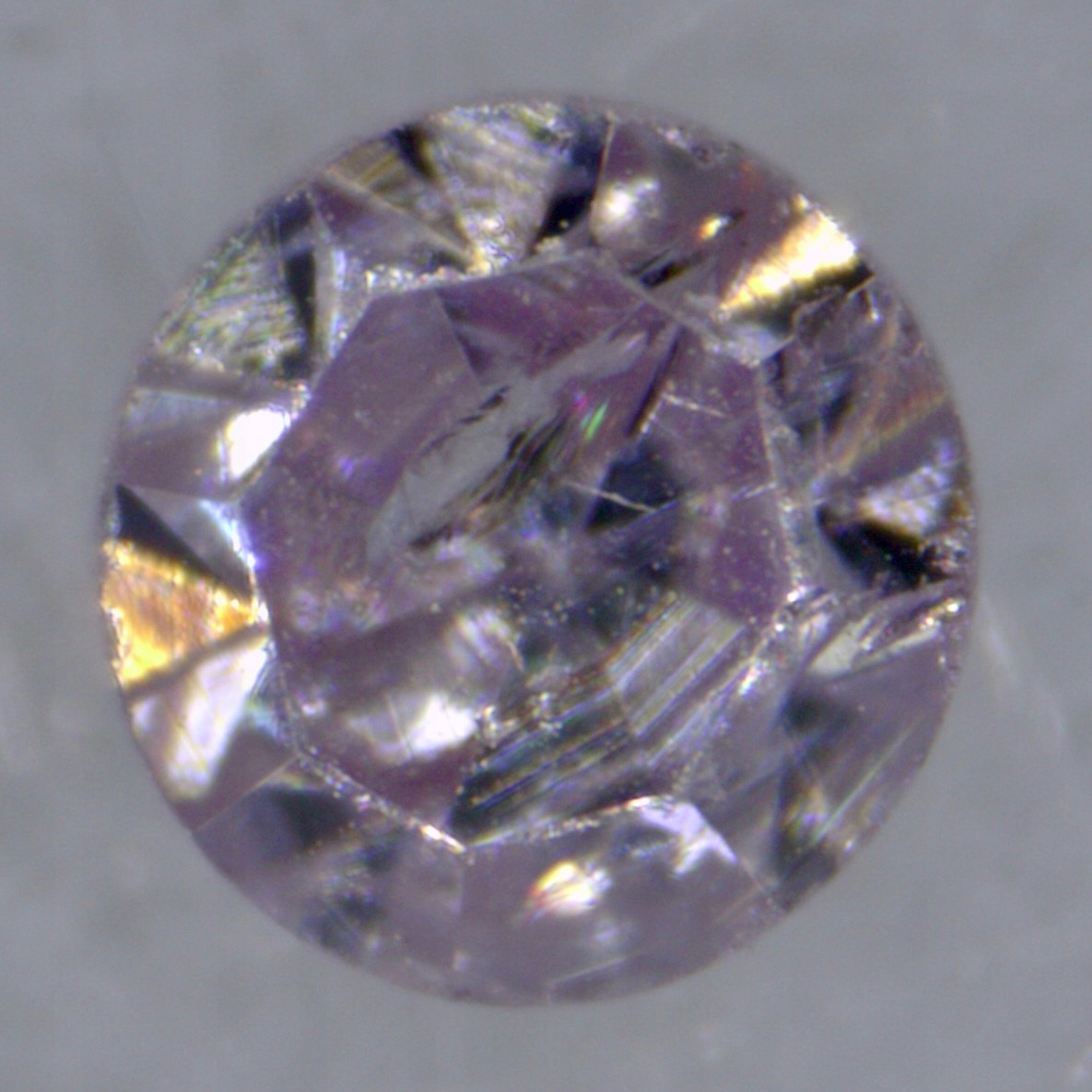 Přírodní diamant <0.01 ct Růžový I3 Briliant certifikát Wbd