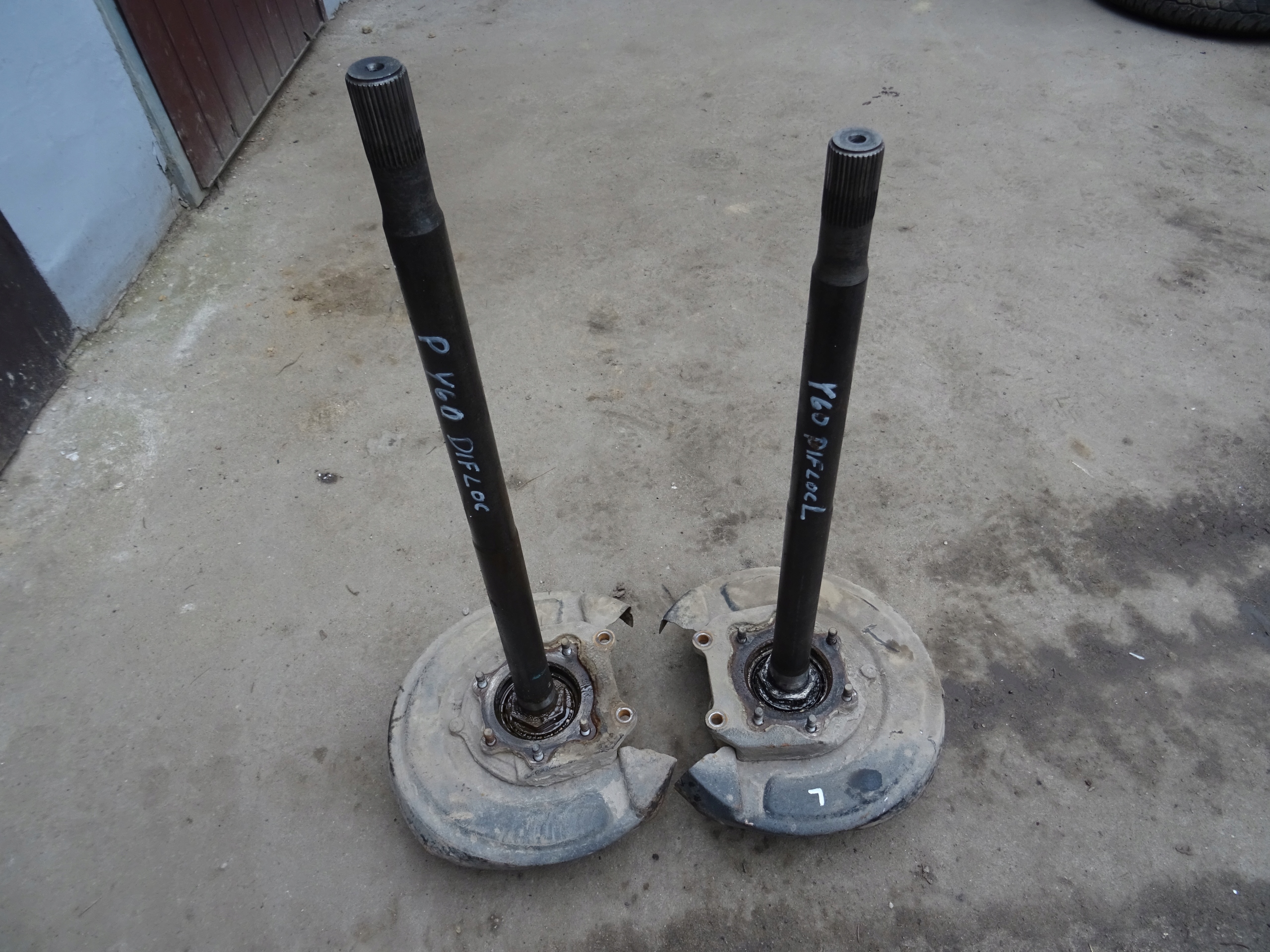 Патруль піввісь маточина лівий правий задній GR Y60 2,8 TD