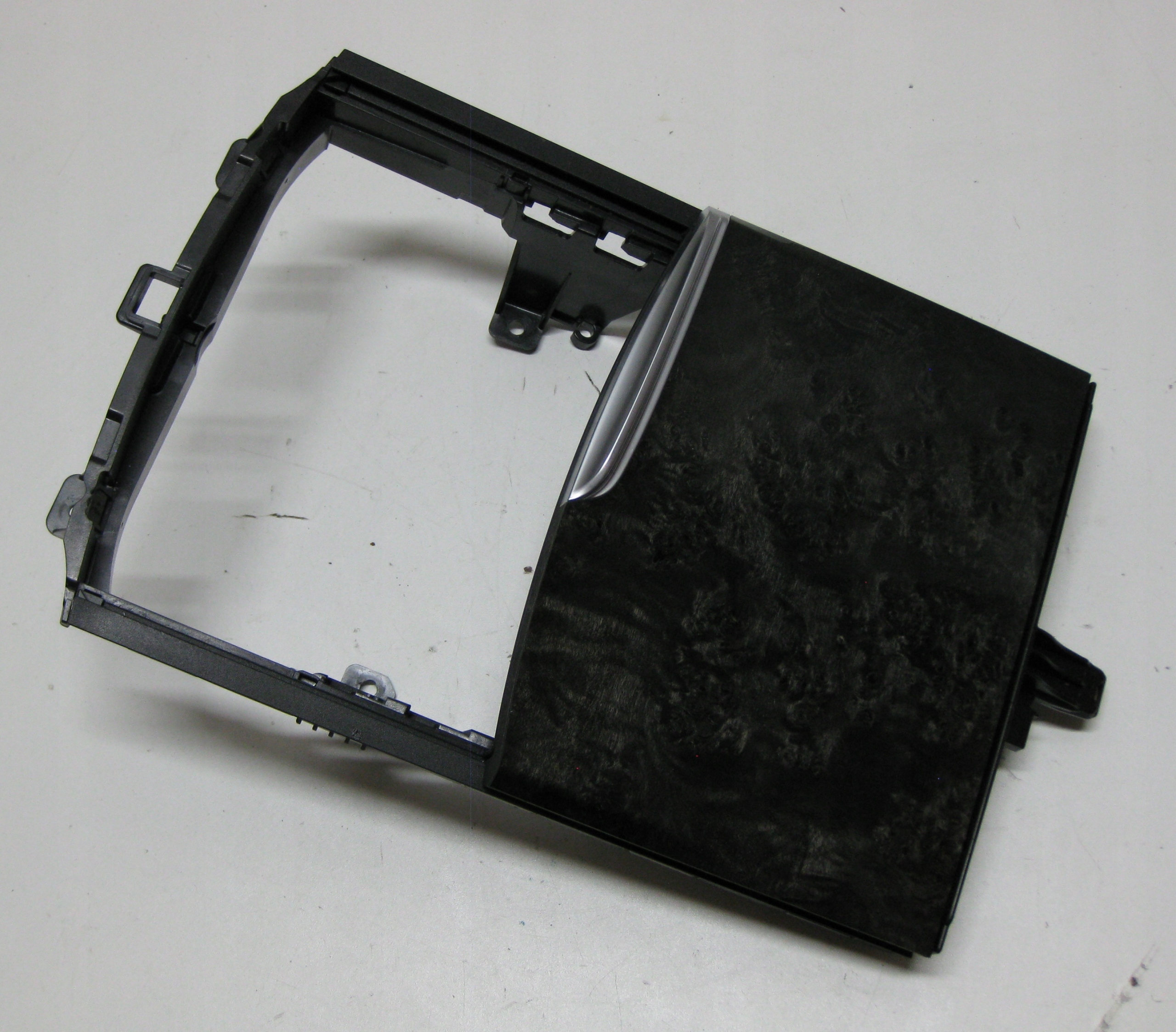 BMW 5 G30 3.0D 19R DEKOR Handschuhfach Blende Abdeckung konsole
