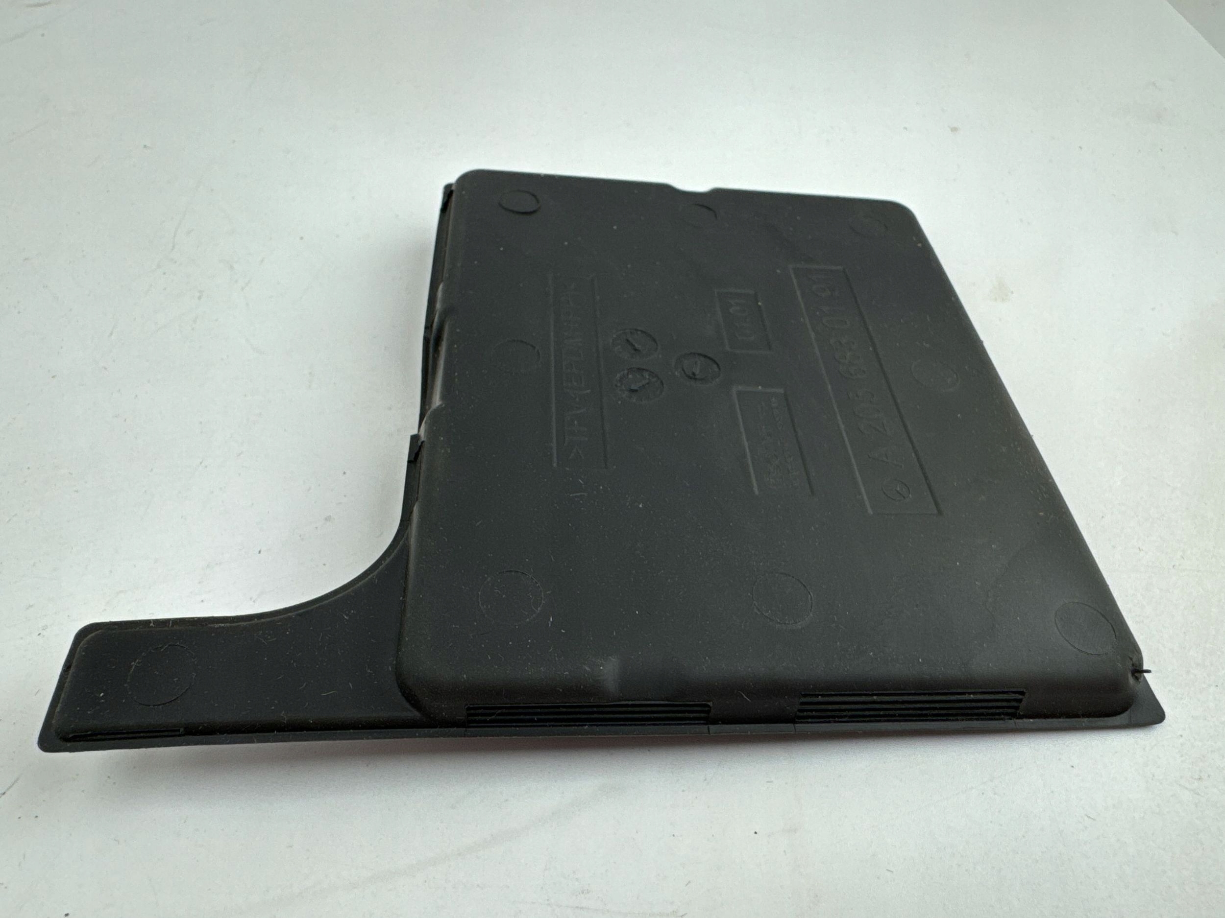 mercedes-benz EQC 2022 бардачок консоль средняя