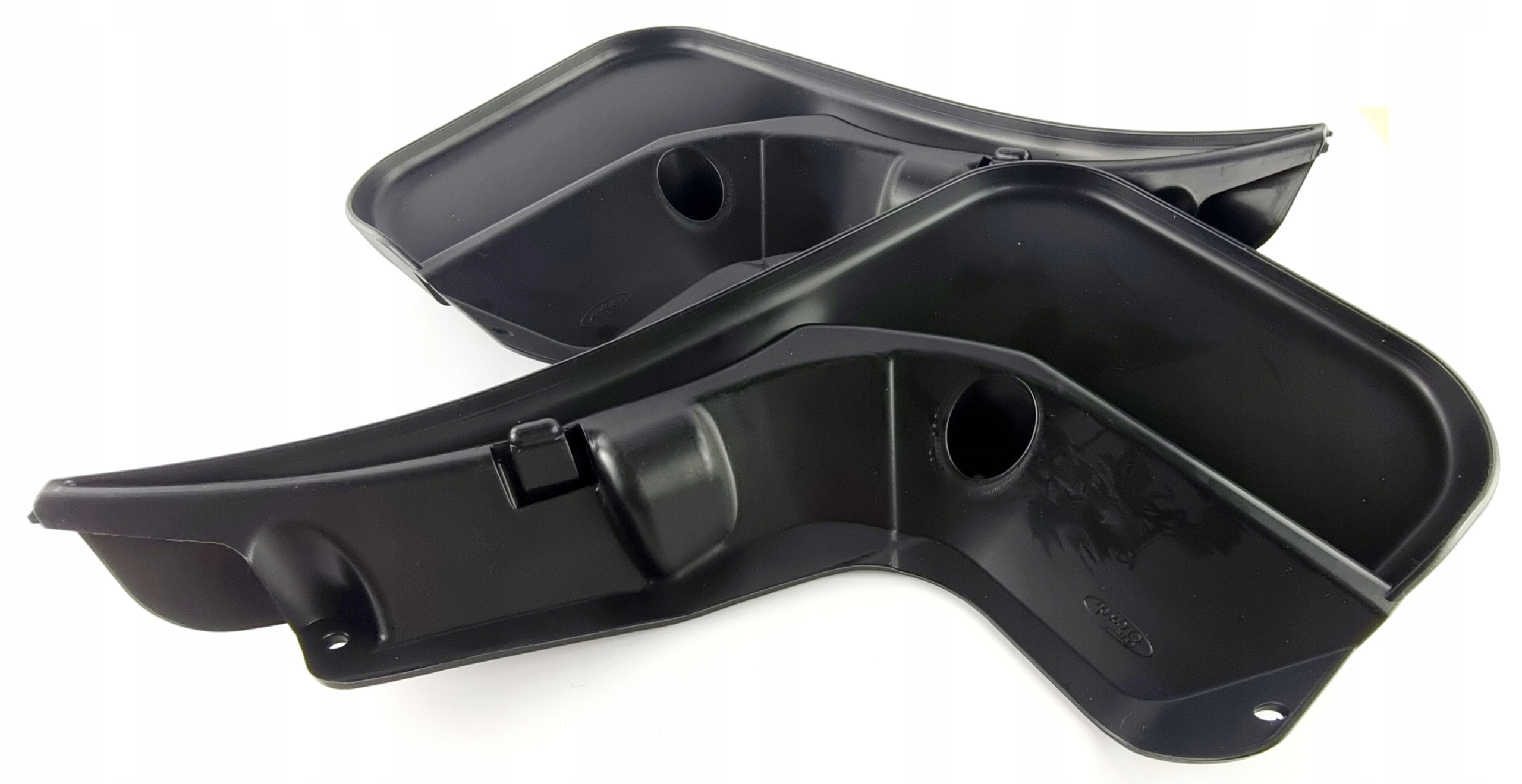 CHLAPACZE TYŁ FOCUS MK3 2011-18 WERSJA SEDAN OE 1798977 _ AMBM5J-A286A12-AB