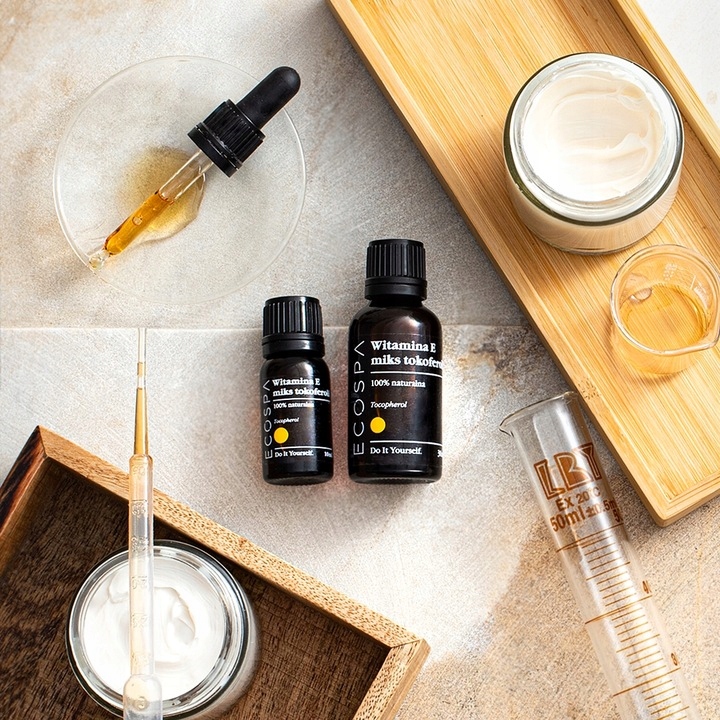 KOSMETYCZNA WITAMINA E MIKS NATURLANYCH TOKOFEROLI T70 MŁODOŚĆ 10 ML ECOSPA Typ skóry Do wszystkich typów skóry
