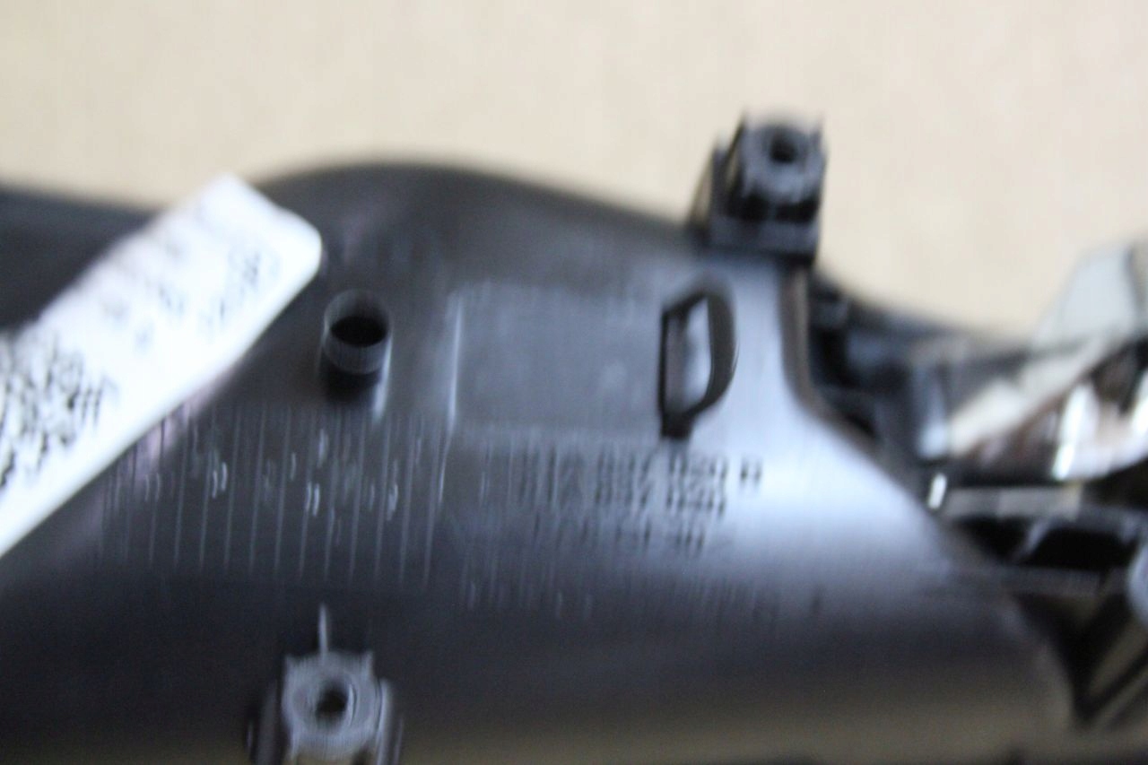 KLAMKA DRZWI TYŁ PRAWA AUDI Q2 81A837020 Typ samochodu Samochody osobowe