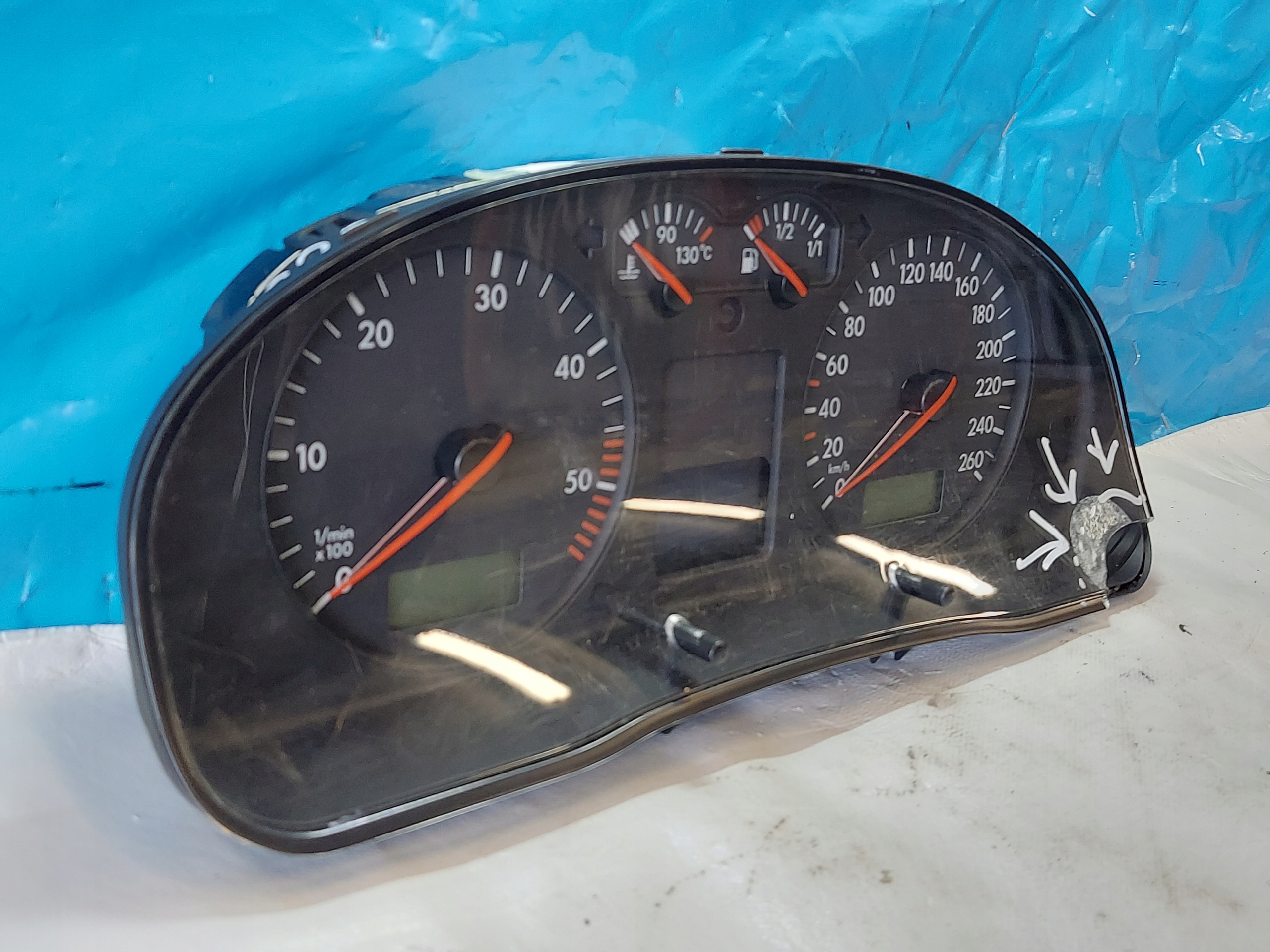 dials clock VW PASSAT B5 1.9 TDI 3B0920822A