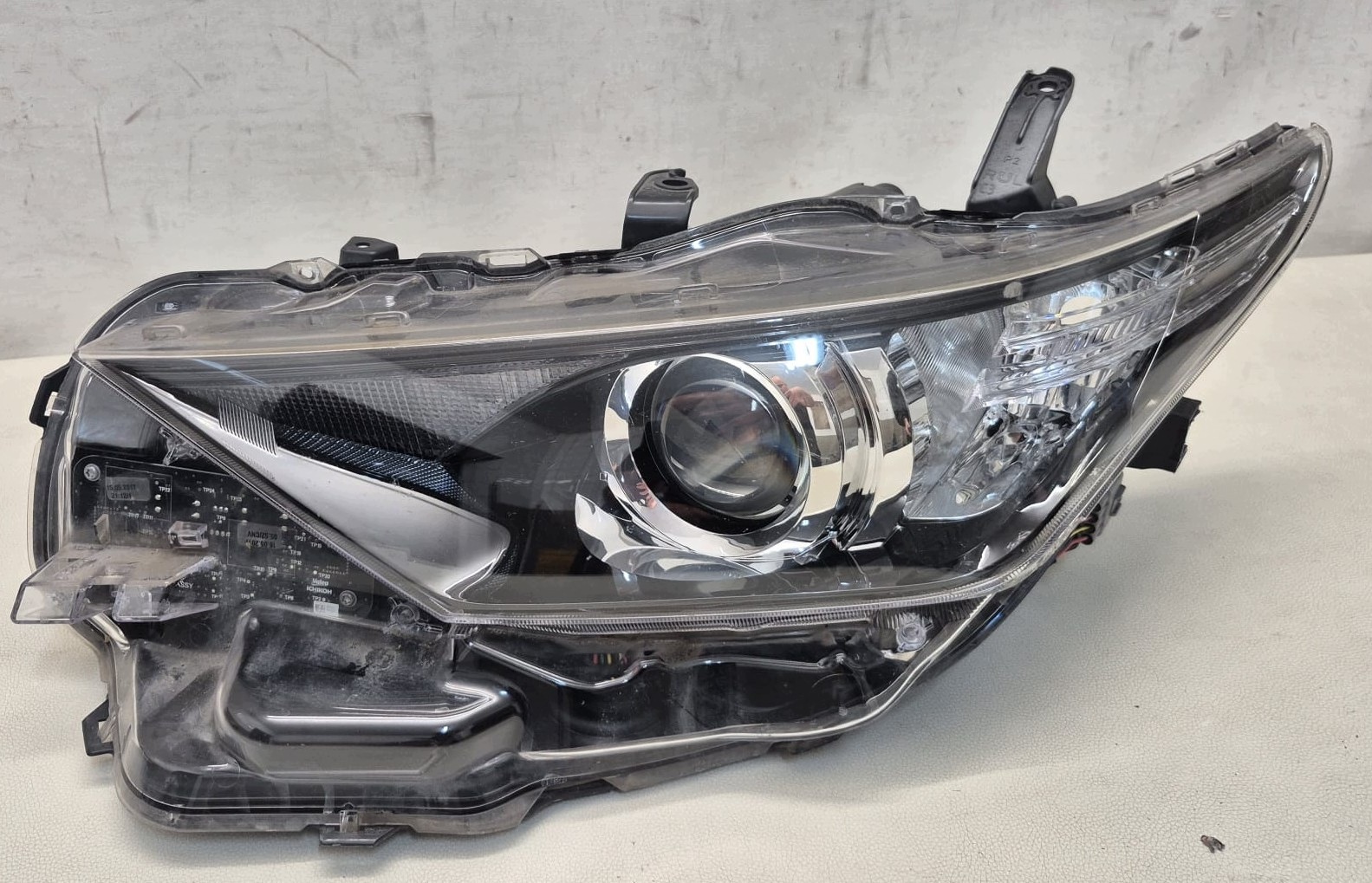 TOYOTA AURIS II 2 LIFT 15- light left front front lens 81150-02K30