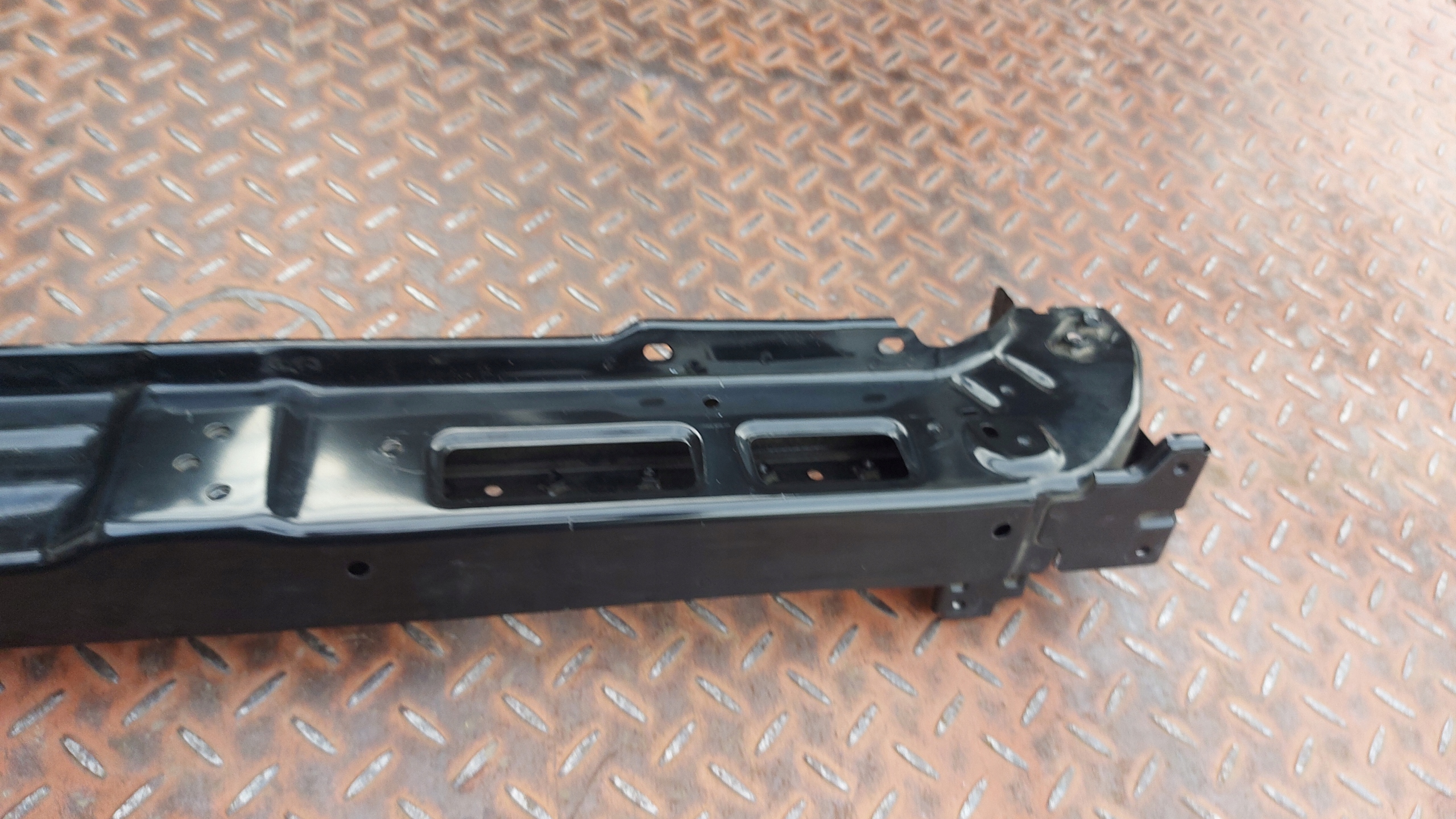 sider bar, wall console of a lock front HYUNDAI TUCSON II 15