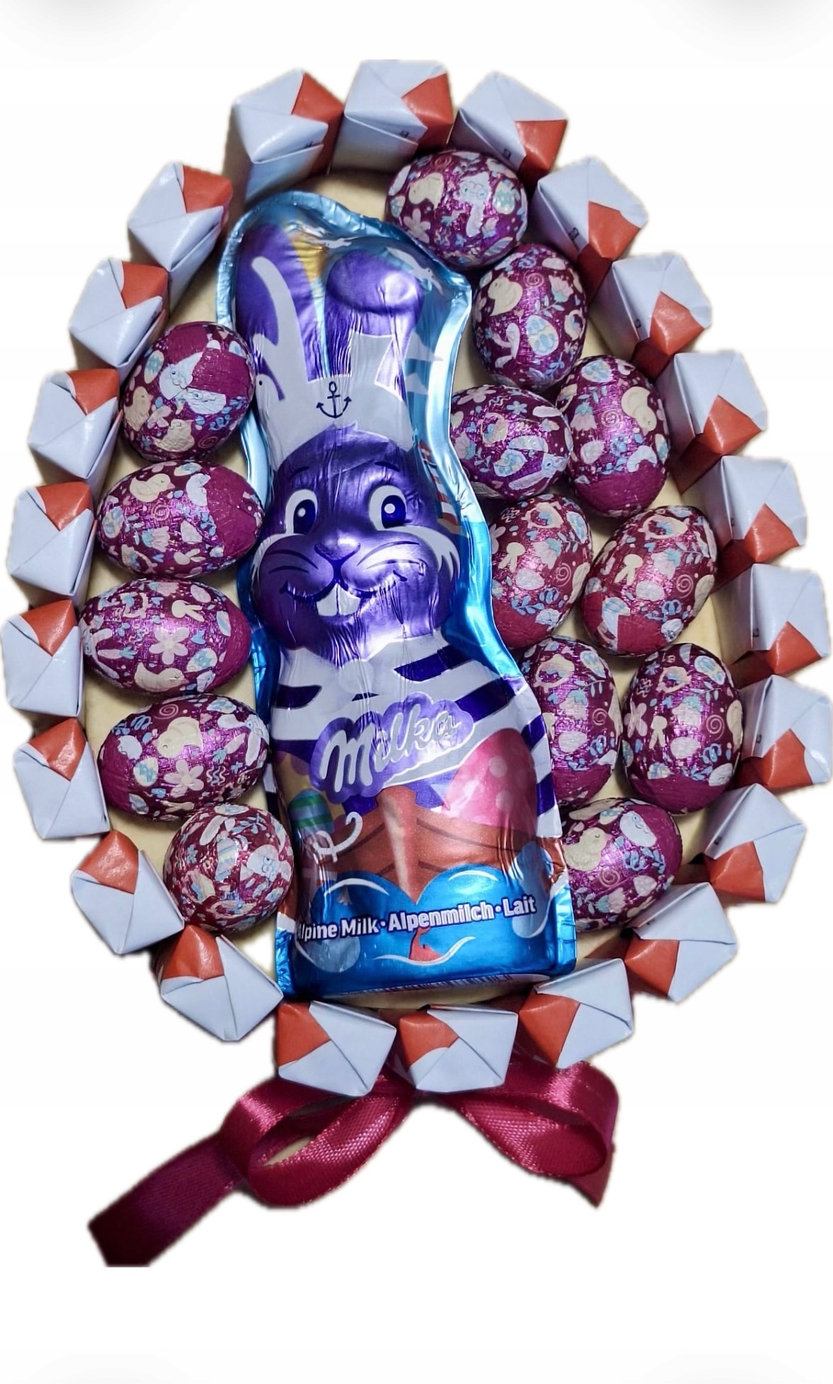 Levně Dort vejce ze sladkostí Dort jako dárek k sadě sladkostí na Velikonoce