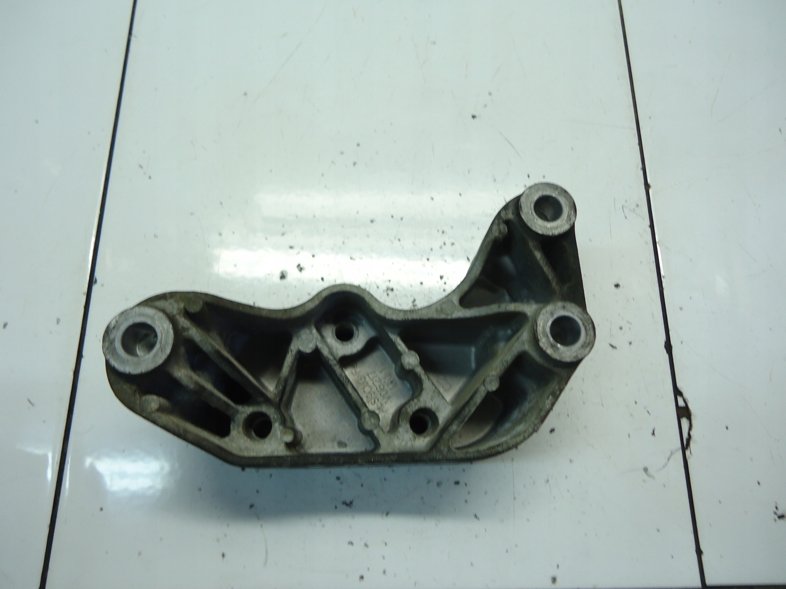 OPEL ASTRA J 1.4 16V Getriebehalter 13248568