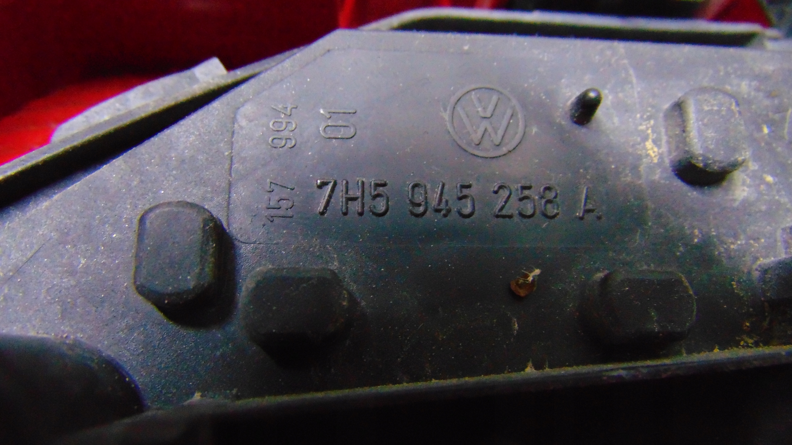 фонарь правый vw T5 7H5945258A