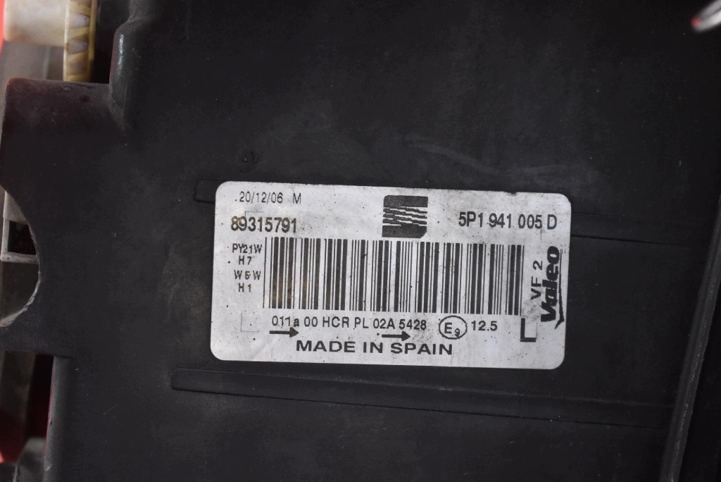 REFLEKTOR left light front EU 5P1941005D SEAT TOLEDO 3 III 04-10