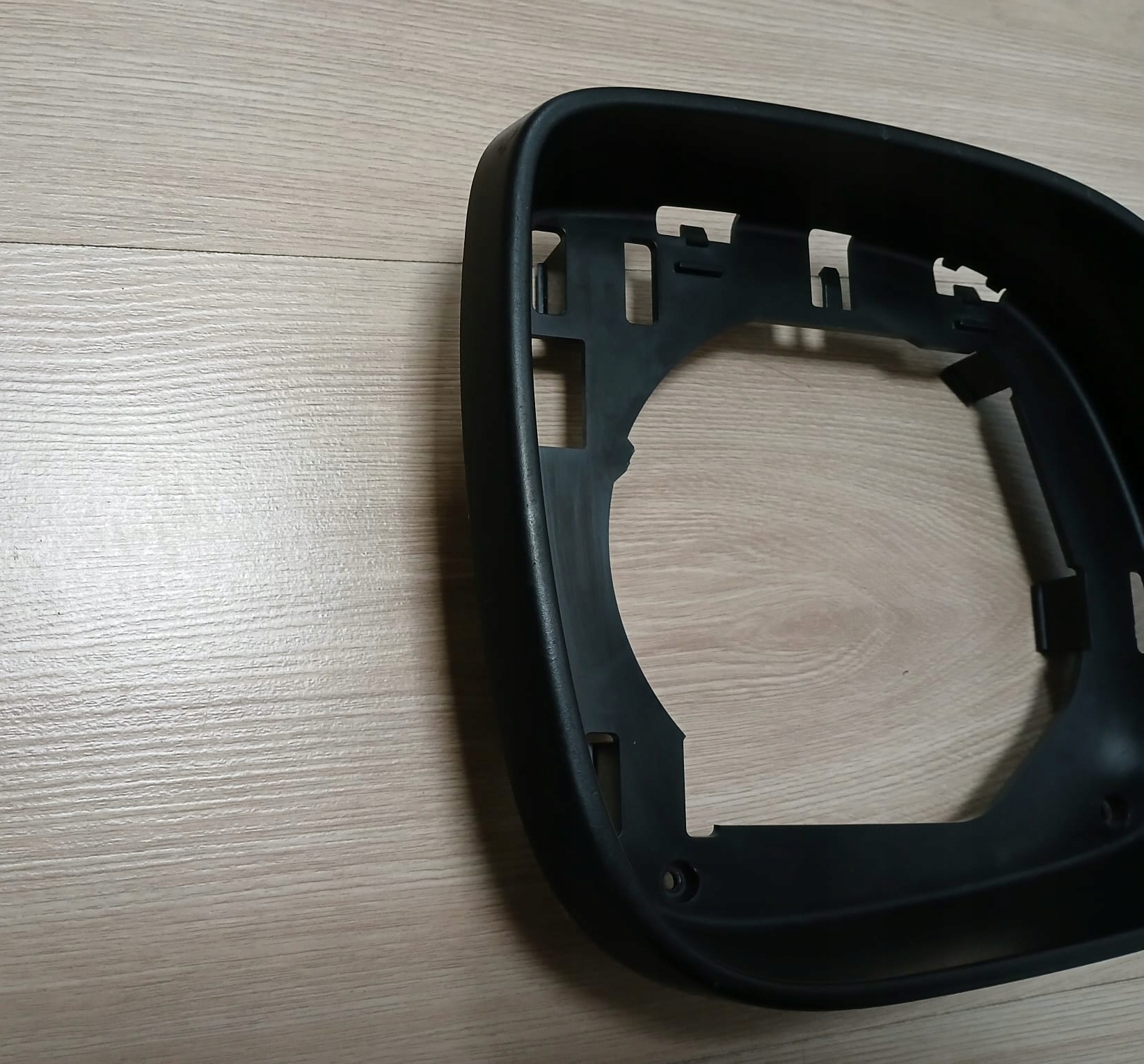 VW T5 T6 AMAROK obal RÁM pravého zrcadla OE