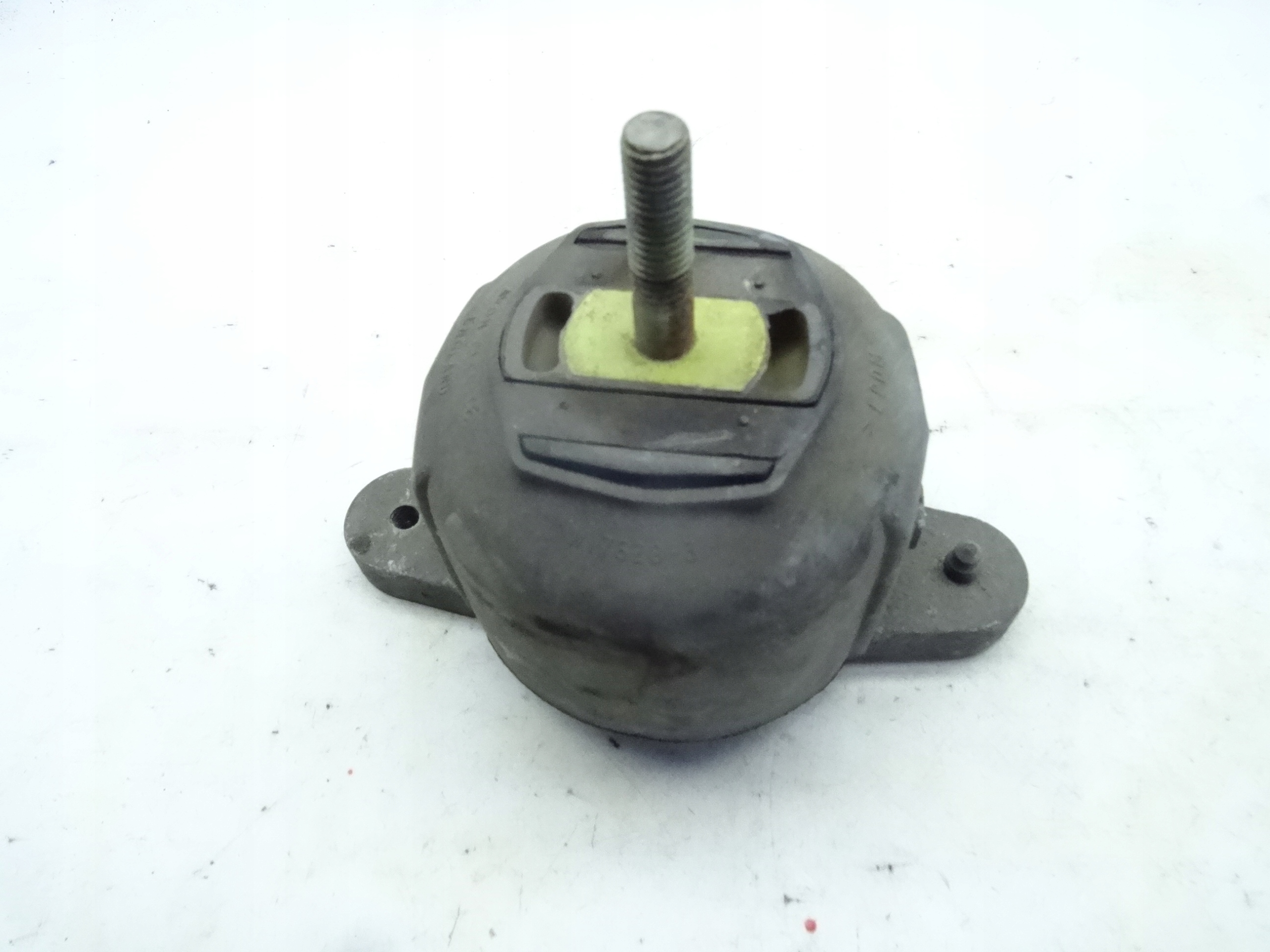 AUDI A8 D3 подушка коробки передач