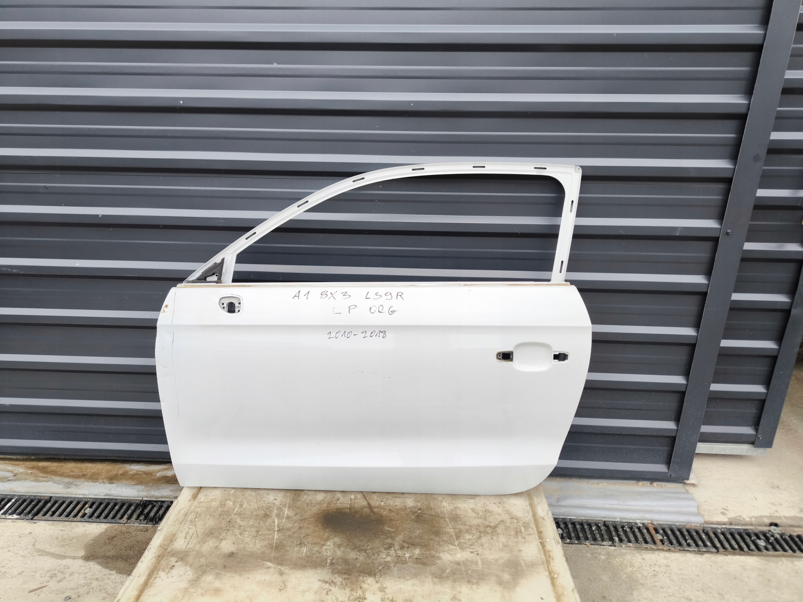 door left front AUDI A1 8X 8X3 LS9R 3-door 2010-2018 original !!!