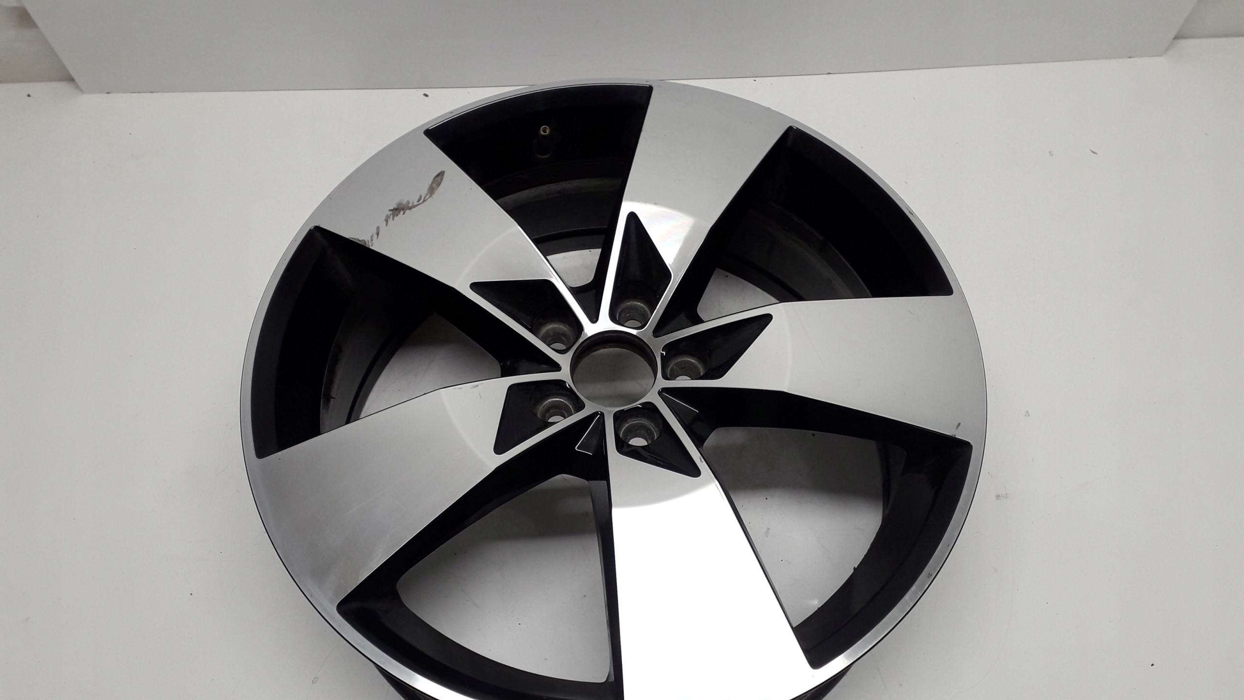 VOLVO FELGA ALUMINIOWA 19 7.5Jx19H2 ET50,5