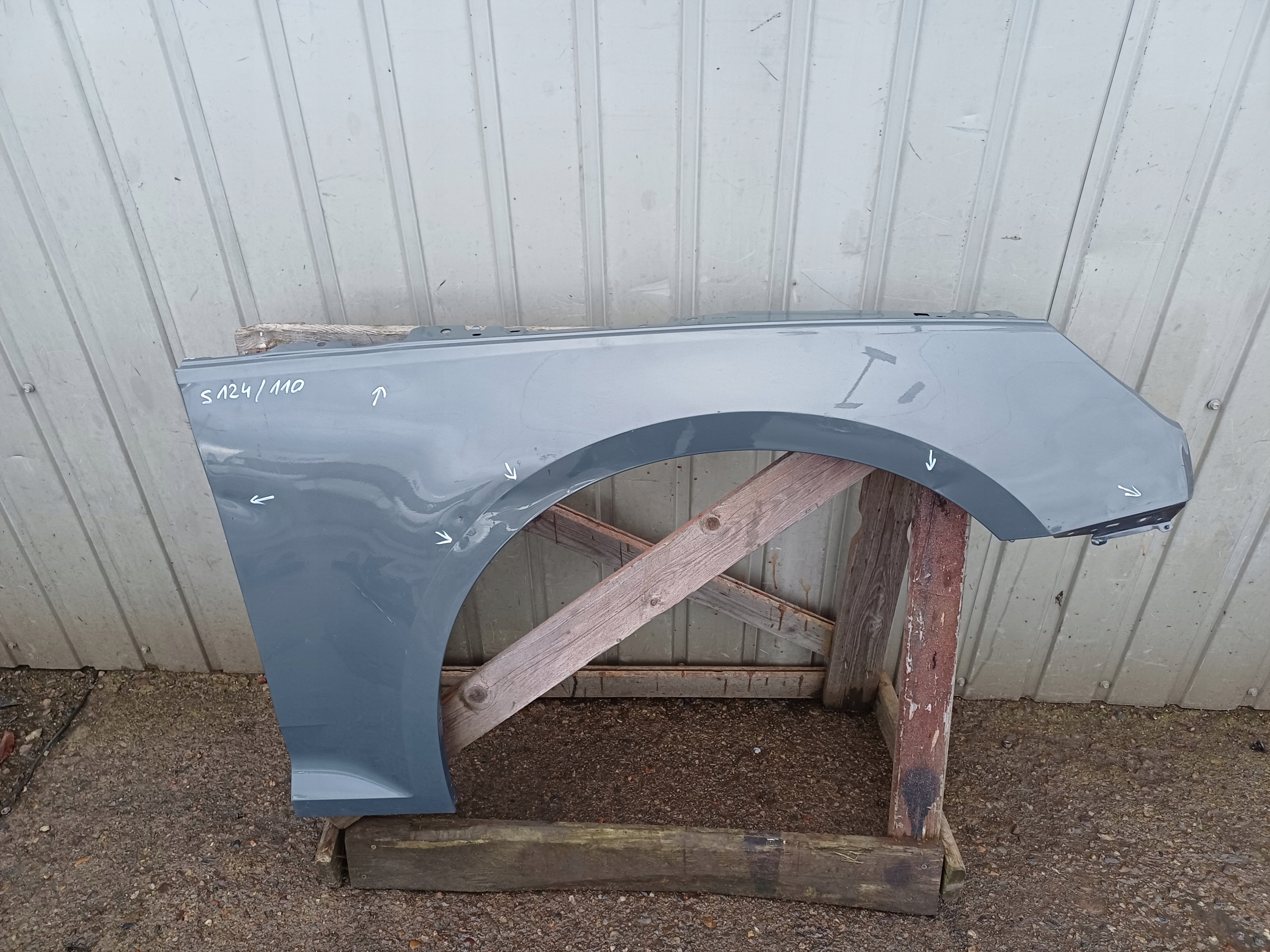 AUDI A4 B9 15- BŁOTNIK PRAWY PRZÓD