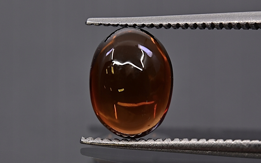 Turmalín kabošon ovál 8,3x6,2 mm