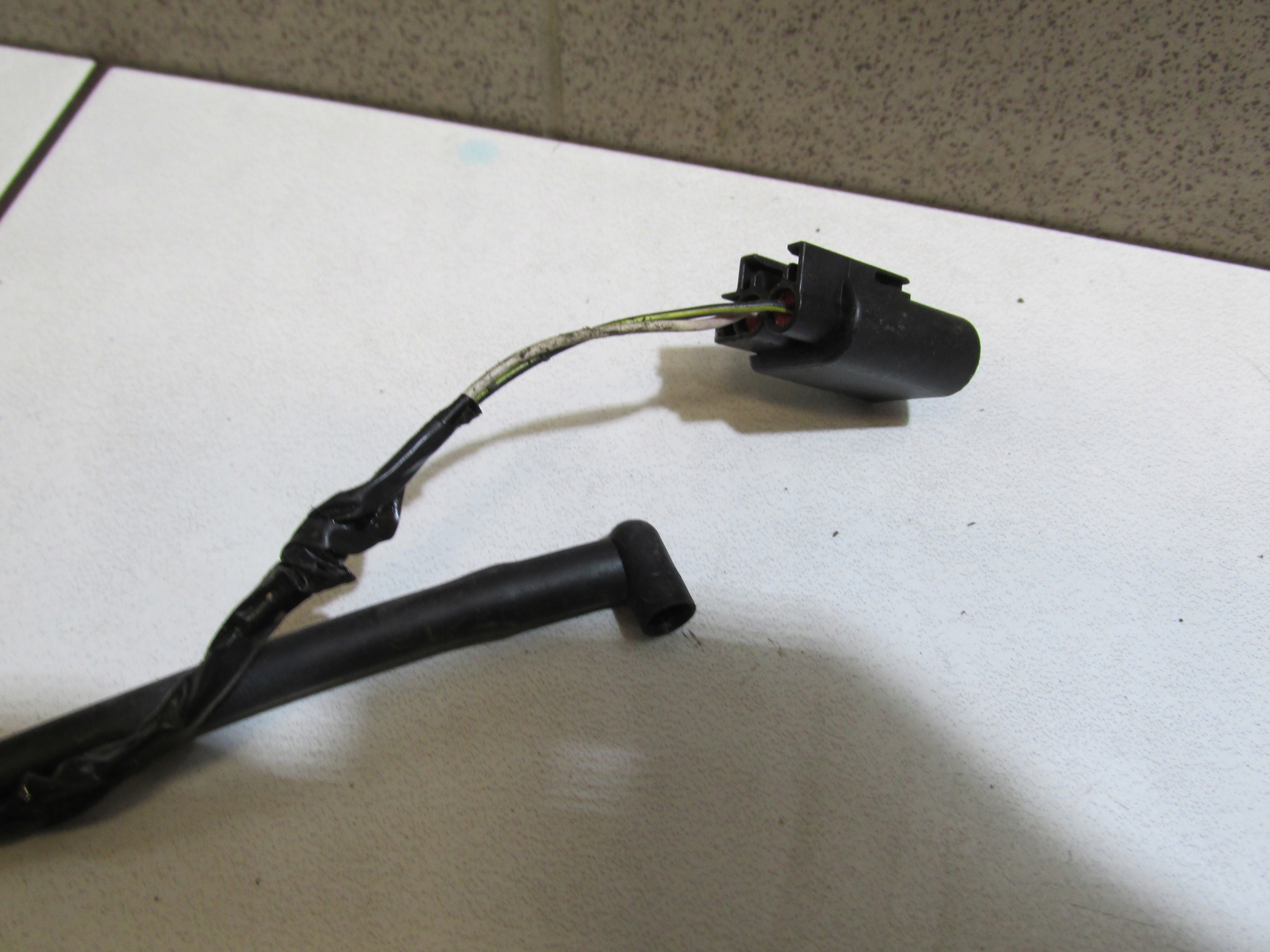 BV6T-14297-AAE - ЖГУТ ПРОВОДОВ ШЛАНГ ОМЫВАТЕЛЯ КАПОТА FOCUS MK3 2012