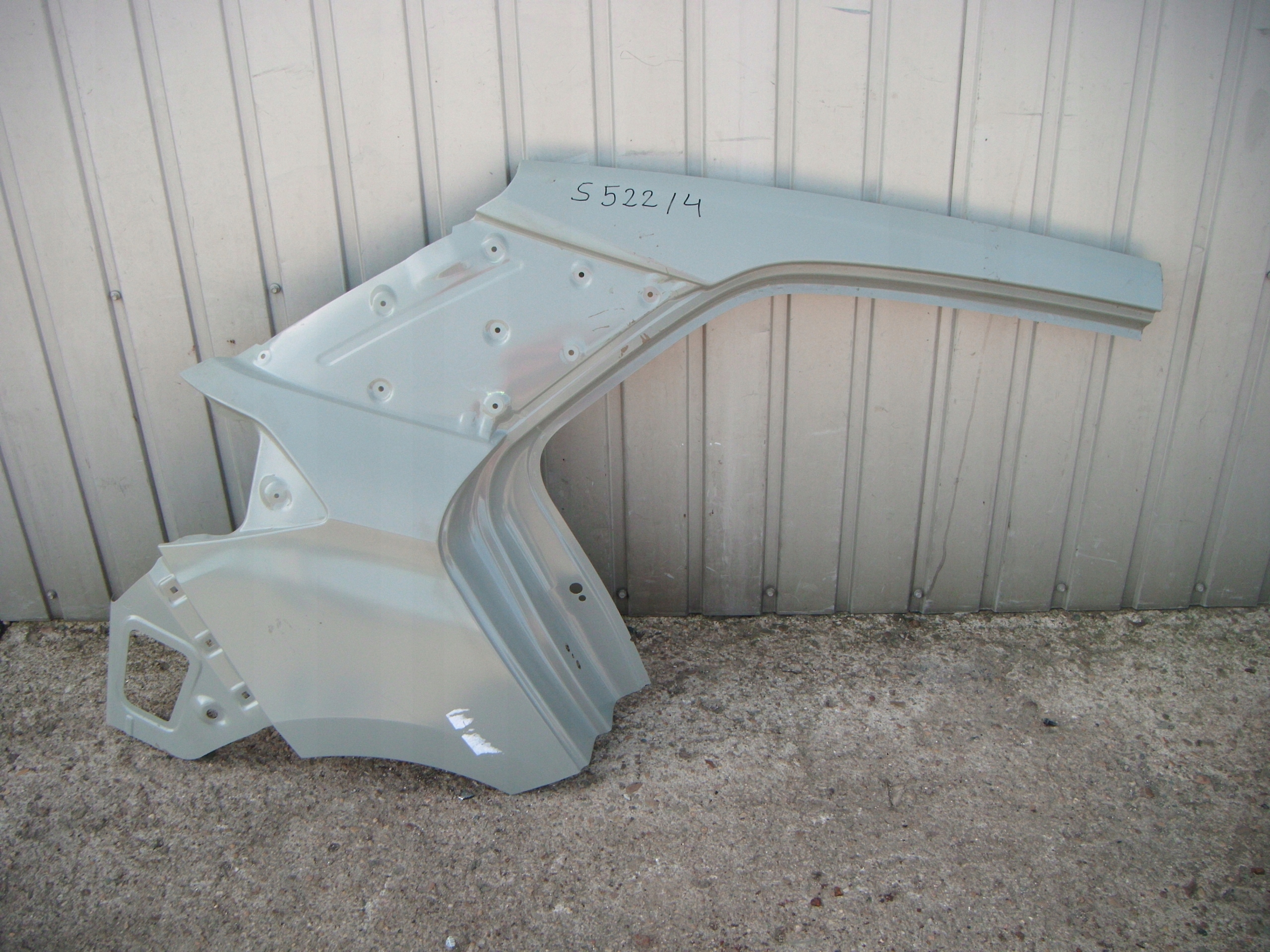 HYUNDAI I2O 14-17 BŁOTNIK PRAWY TYŁ