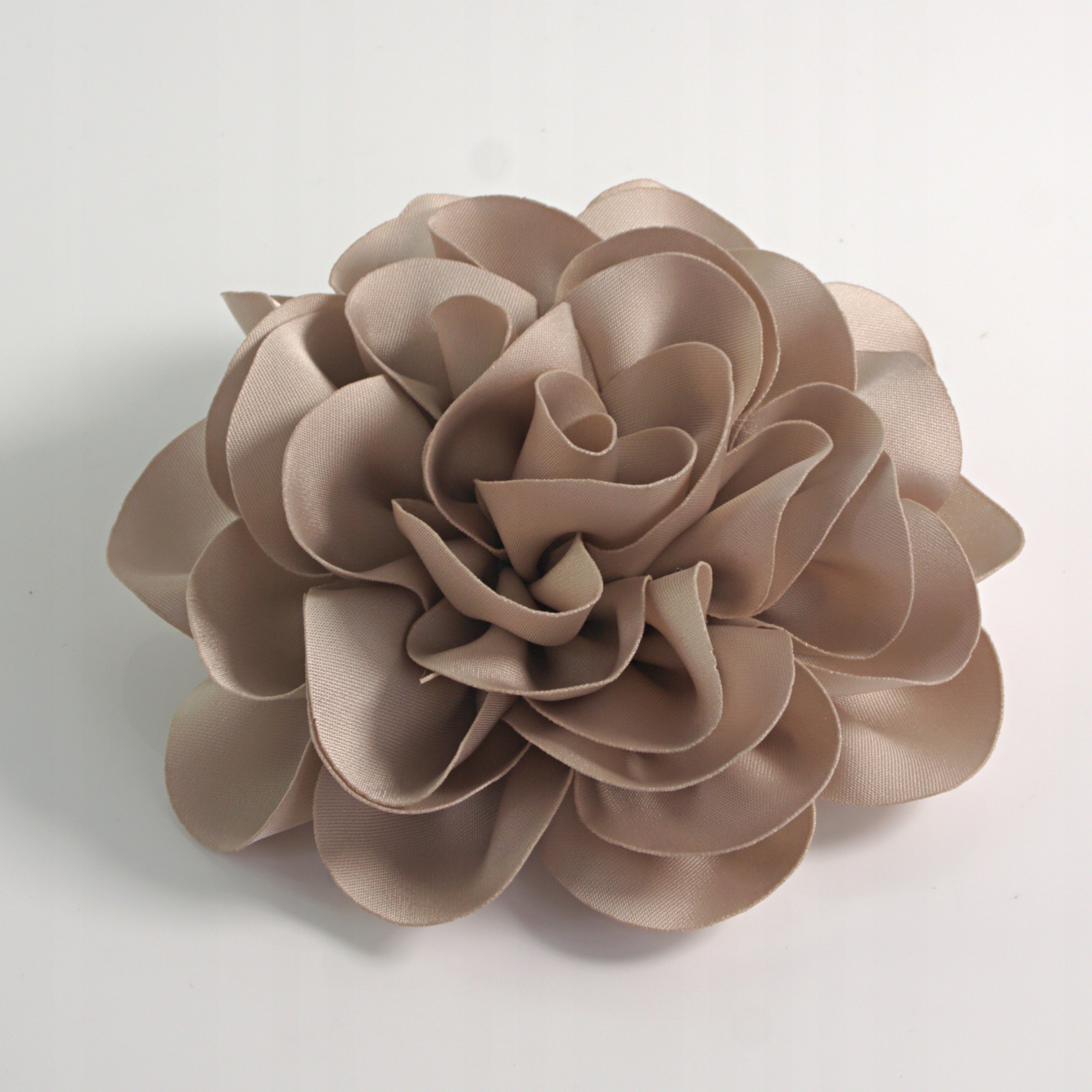 KWIAT Z MATERIAŁU BROSZKA PRZYPINKA LOLITA AKCESORIA 10 CM BEŻOWY PIASKOWY