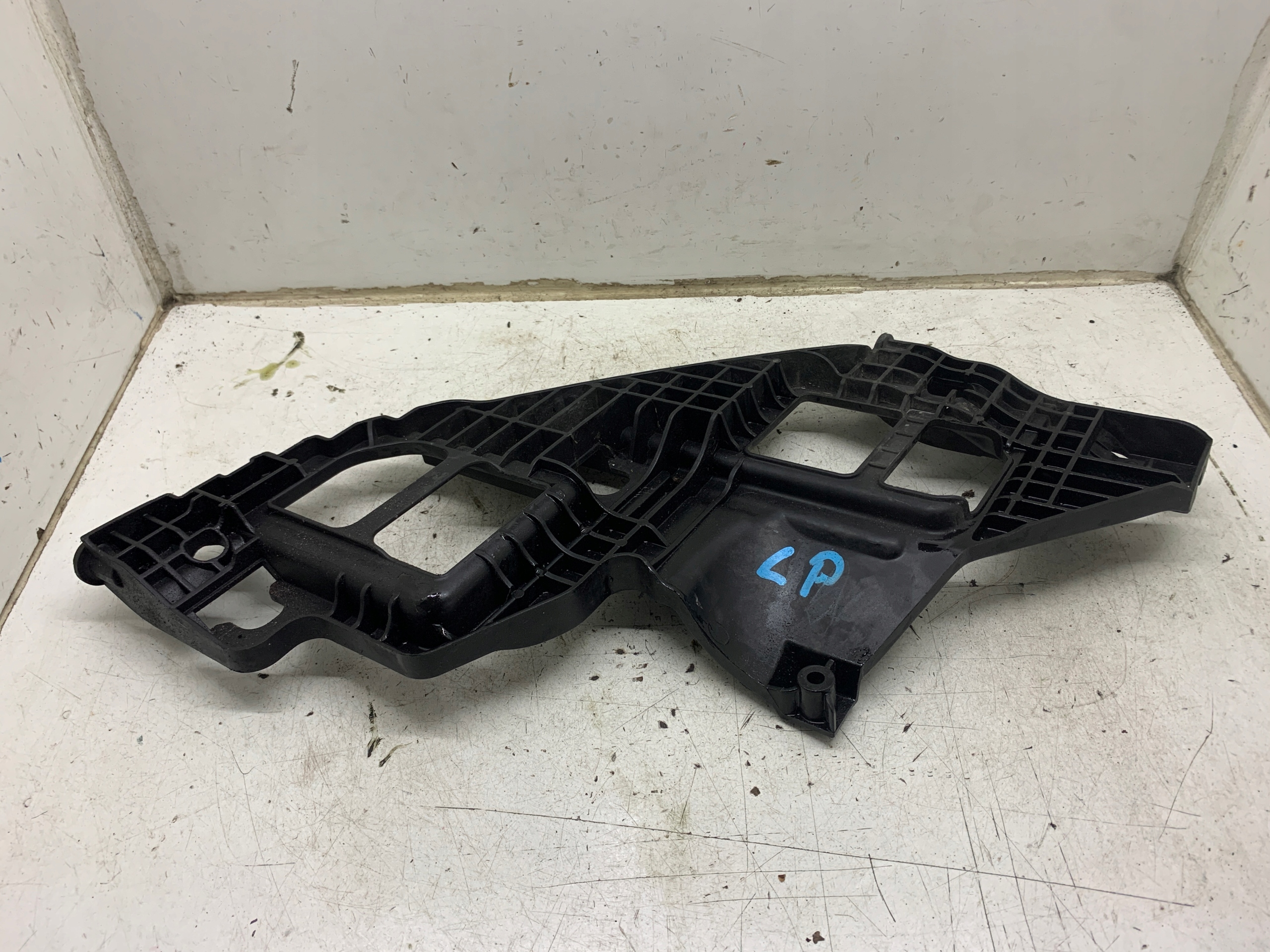 support holder lights left front 5K0807227A VW GOLF VI