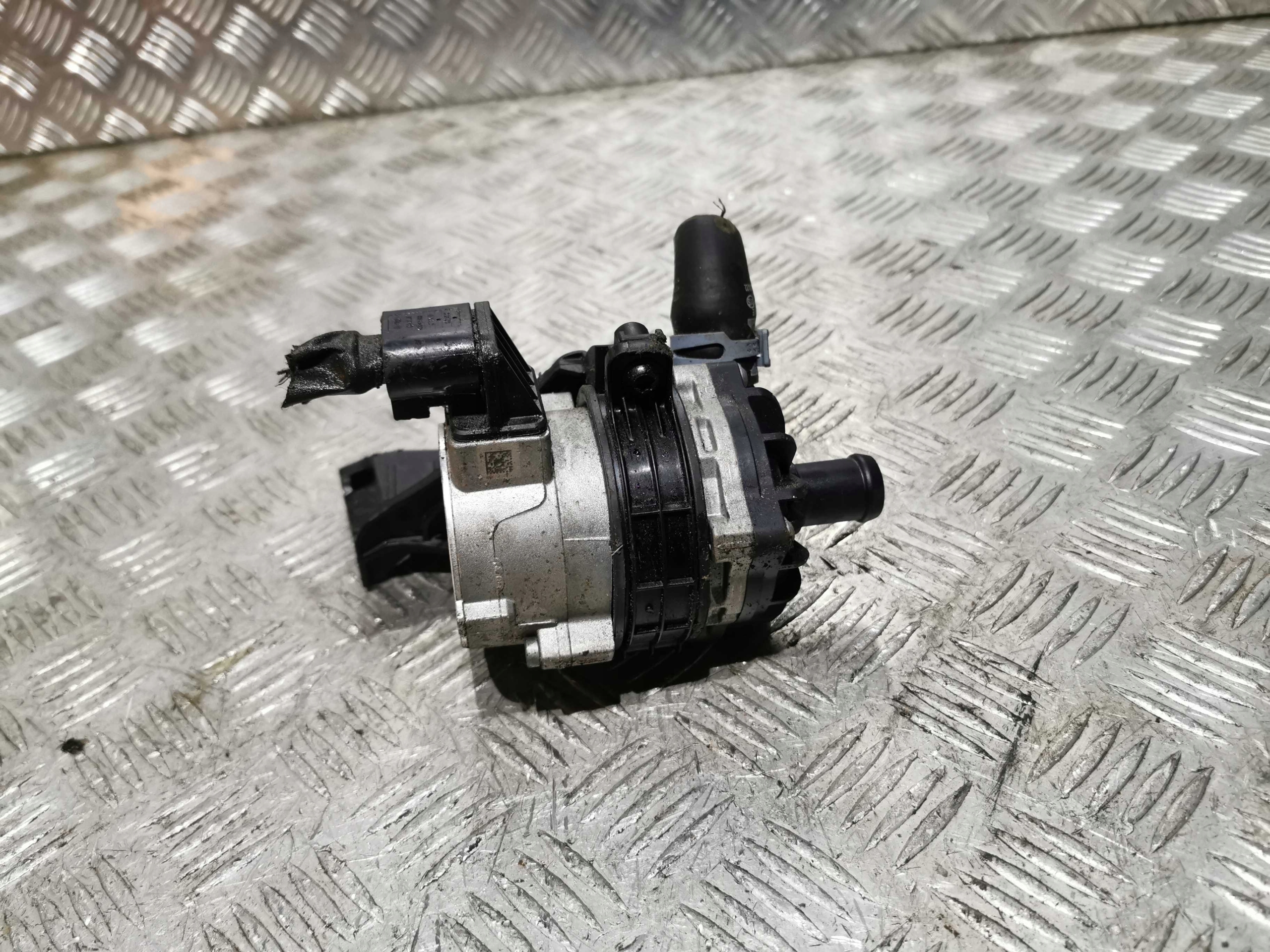 AUDI Q5 Q7 циркуляционный водяной насос 4M0965567B