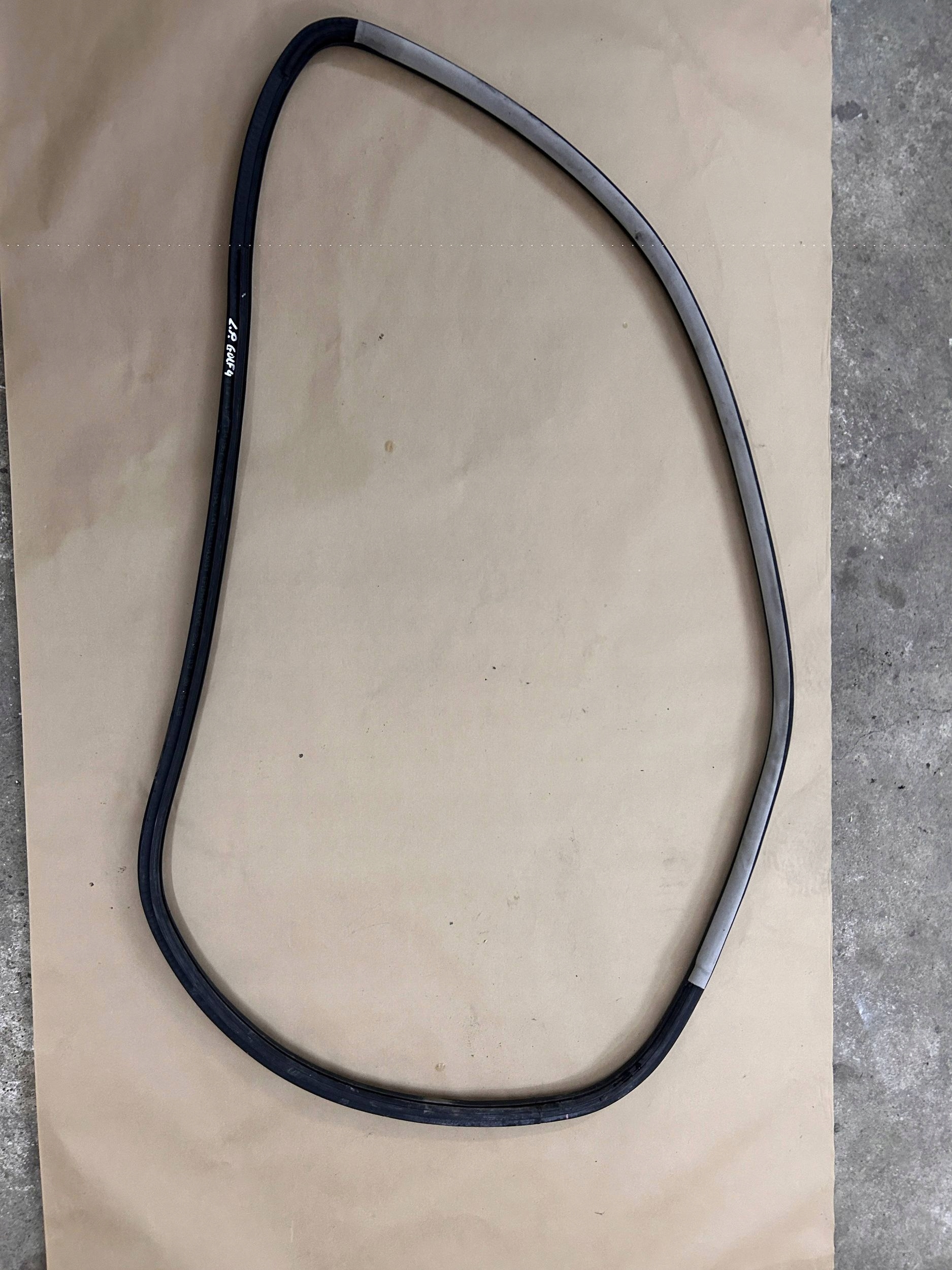 USZCZELKA KAROSERYJNA DRZWI LEWY PRZÓD 1J4867365C VW GOLF IV Producent części Volkswagen OE