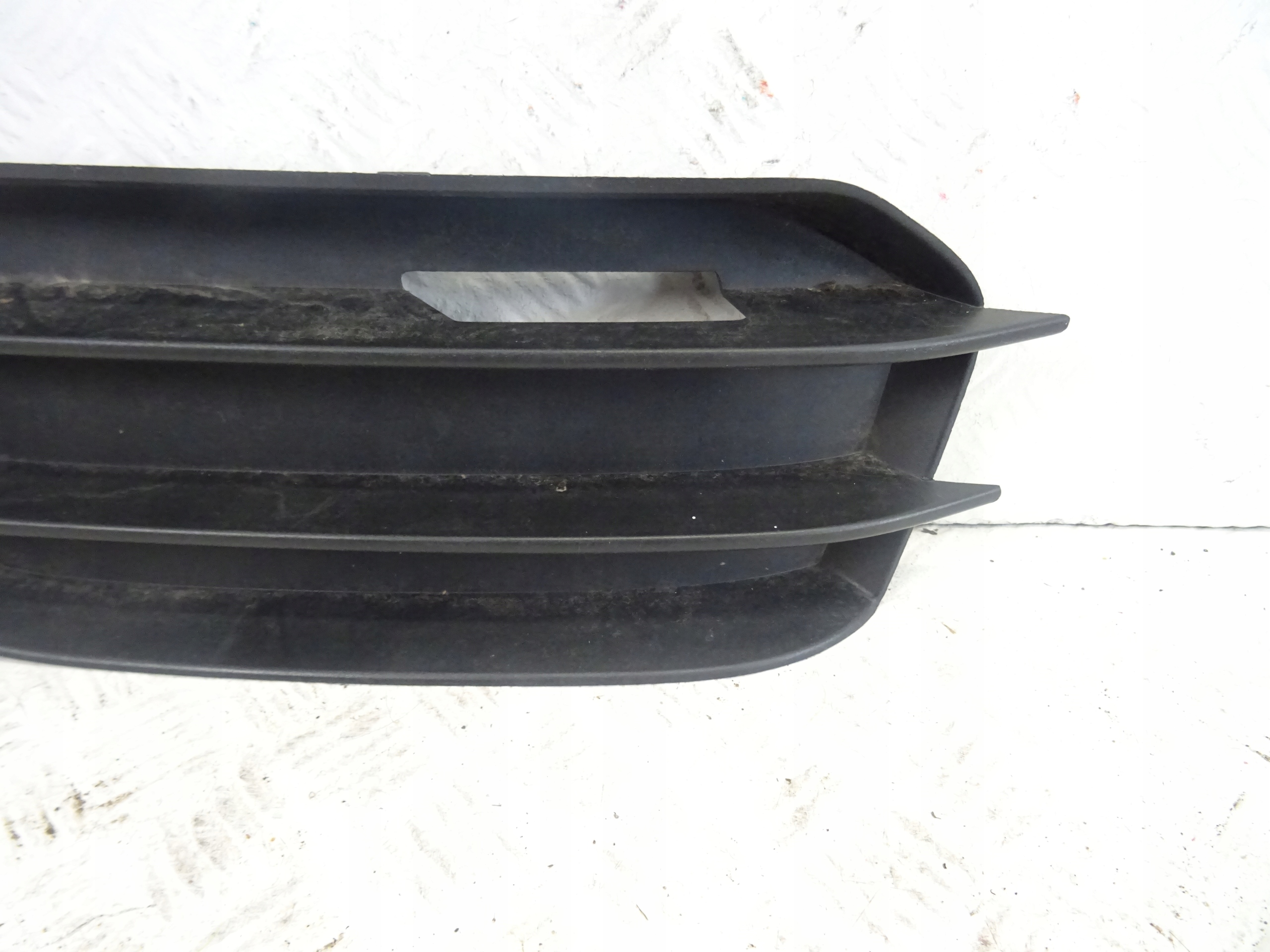 grid of a bumper left front AUDI A1 8X 8X0807681