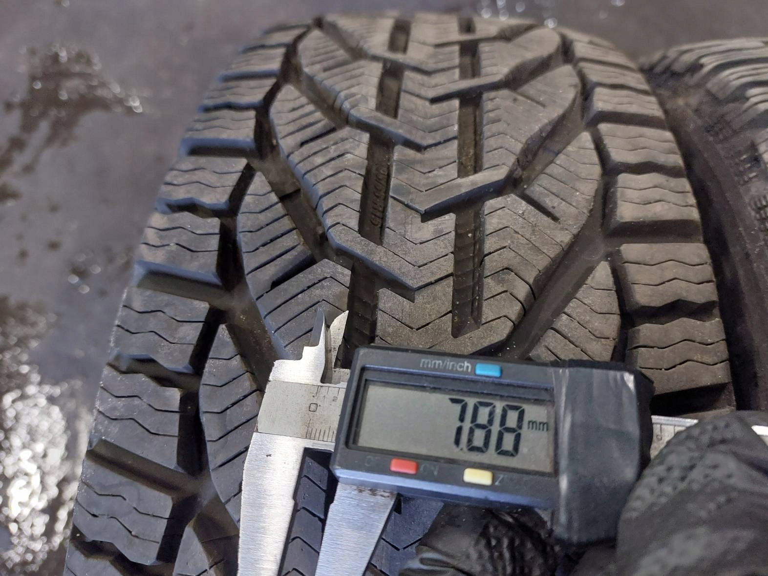 OPONY ZIMOWE 4 SZT 195/55R15 2020R KORMORAN SNOW Model Snow