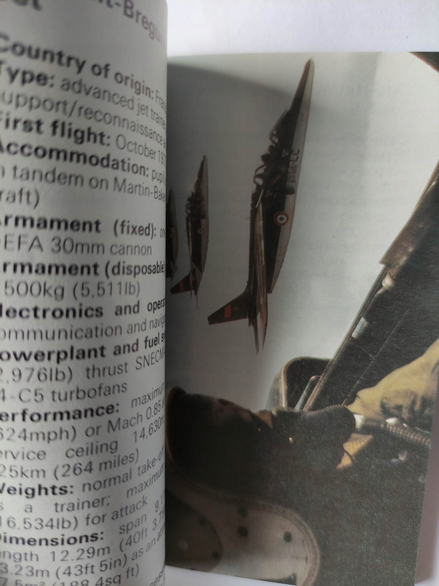 A Wordsworth Colour Guide Jet Fighters Nośnik książka papierowa