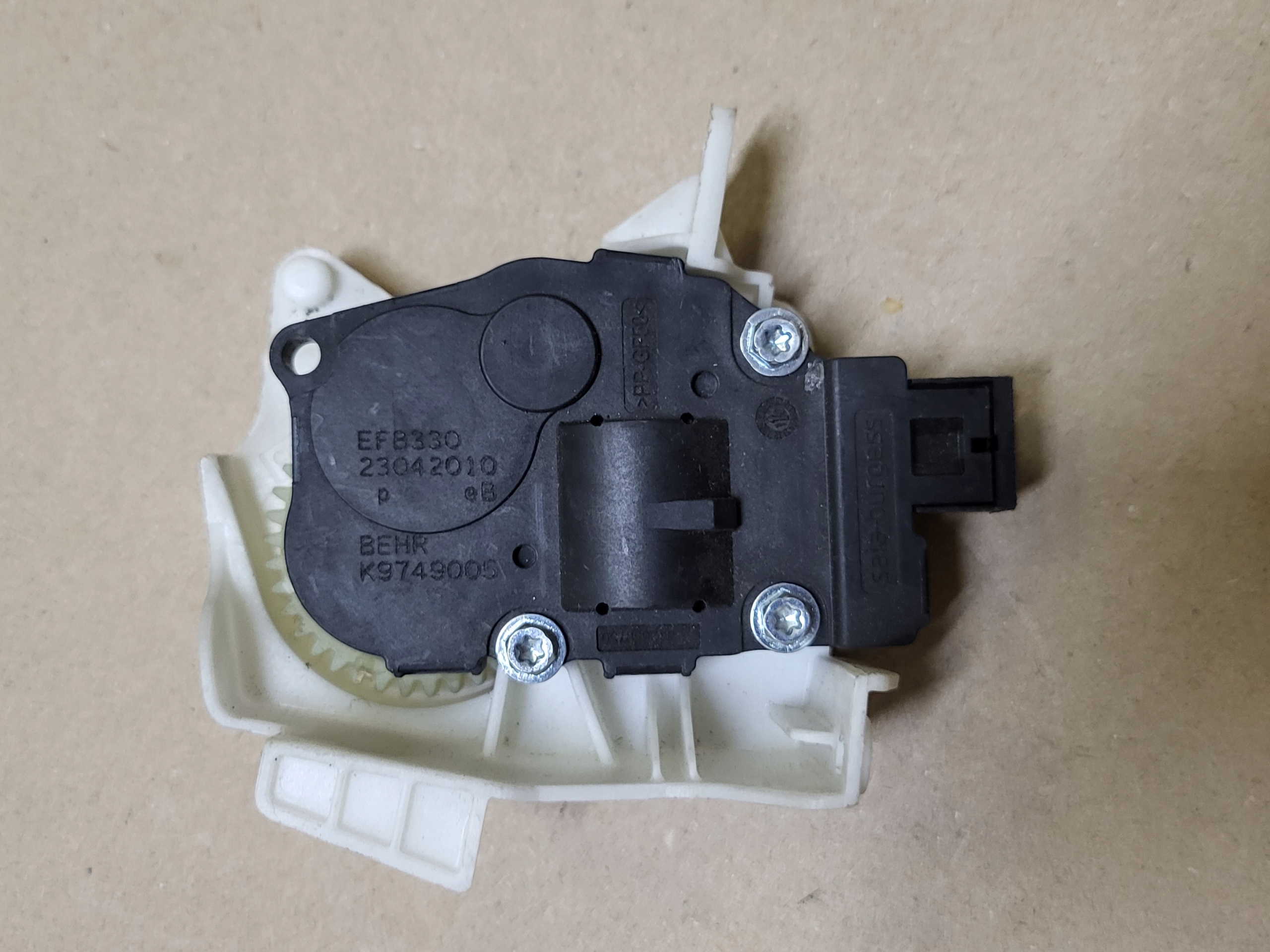 aircon recirculation flap motor holder AUDI A4 B8 A5 8T Q5 8R OE EU
