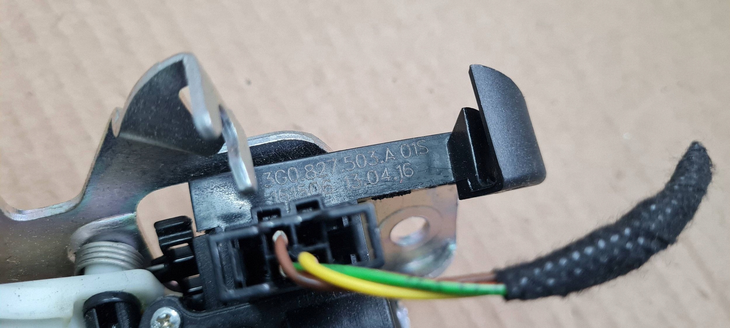 A4 B9 8W lock bonnet boot rear part rear AUDI A5 8W 3G0827503A