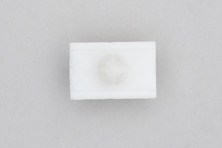 SPINKA MOCOWANIE LISTWY BOCZNEJ BMW 5 E34 Typ samochodu Samochody osobowe